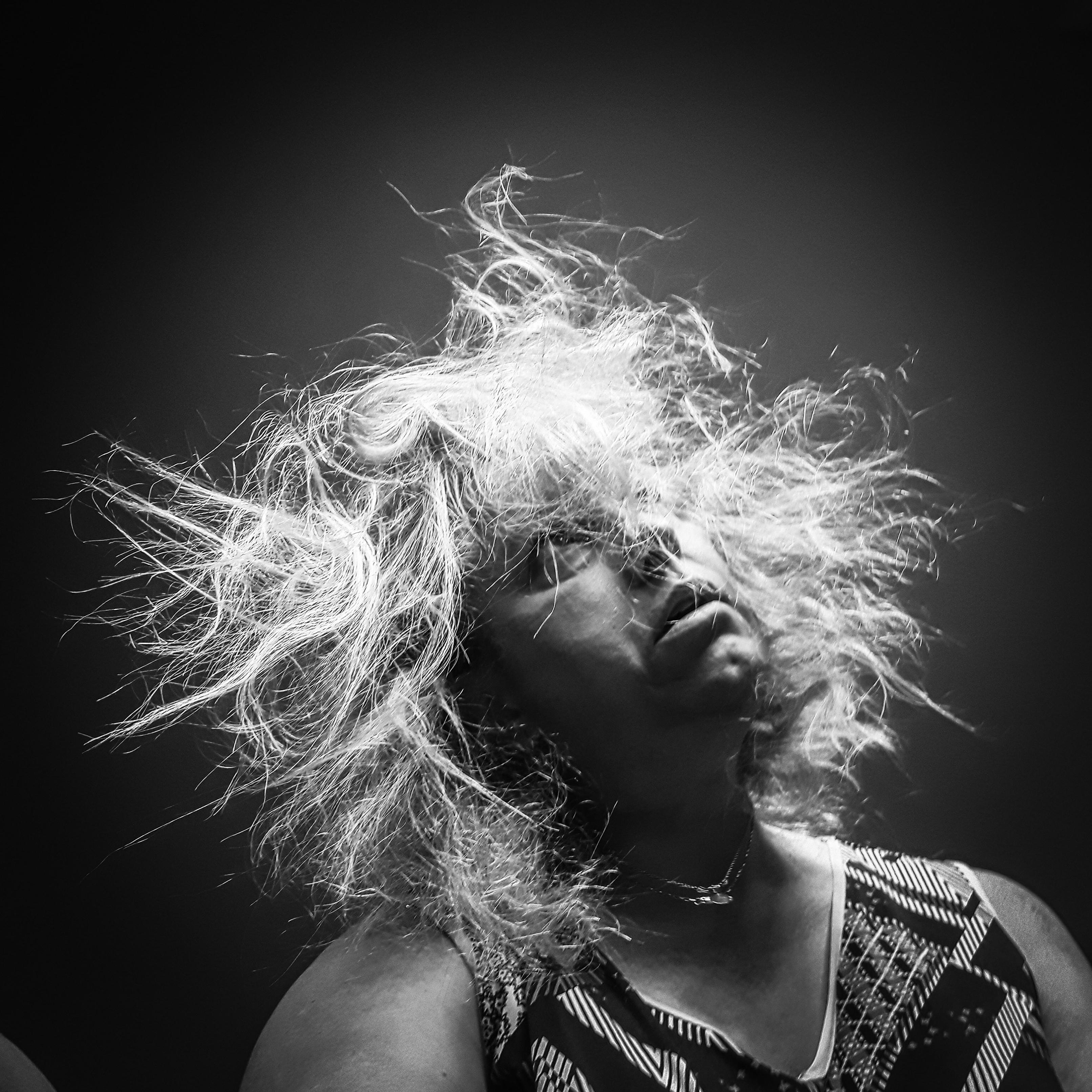 Black and White Photograph di Dee Weingarden - Panico pandemico Distanziamento #1