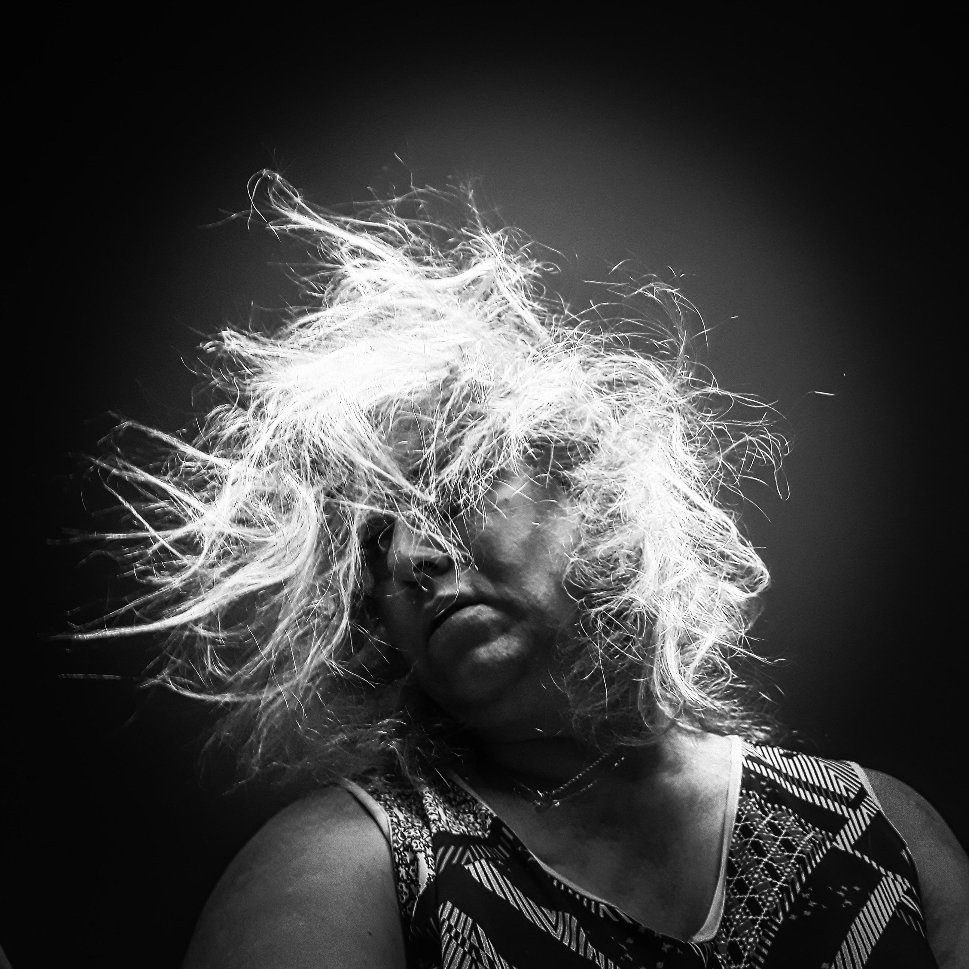 Black and White Photograph di Dee Weingarden - Panico pandemico Distanziamento #2
