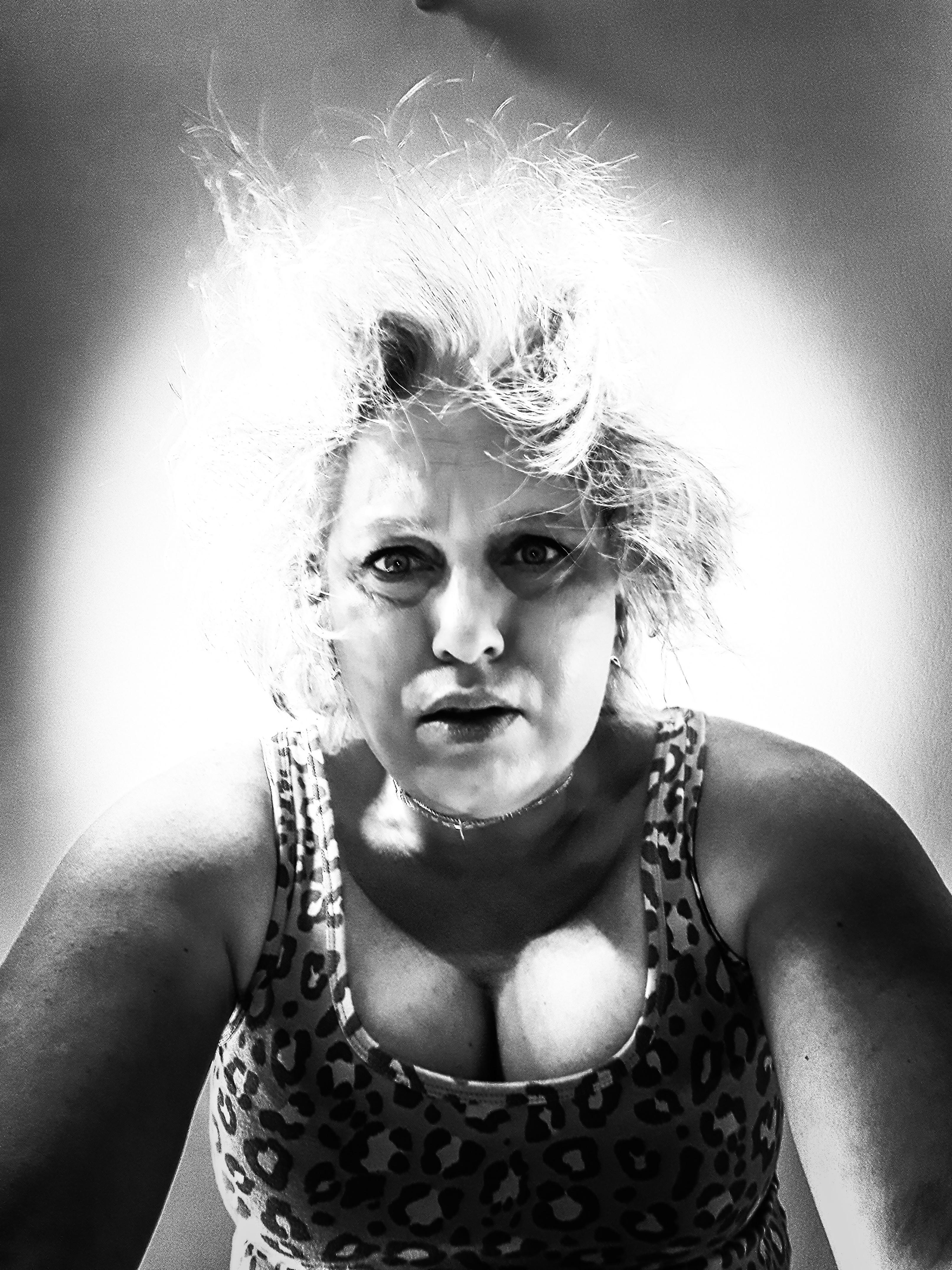 Black and White Photograph di Dee Weingarden - Panico pandemico Distanziamento #3