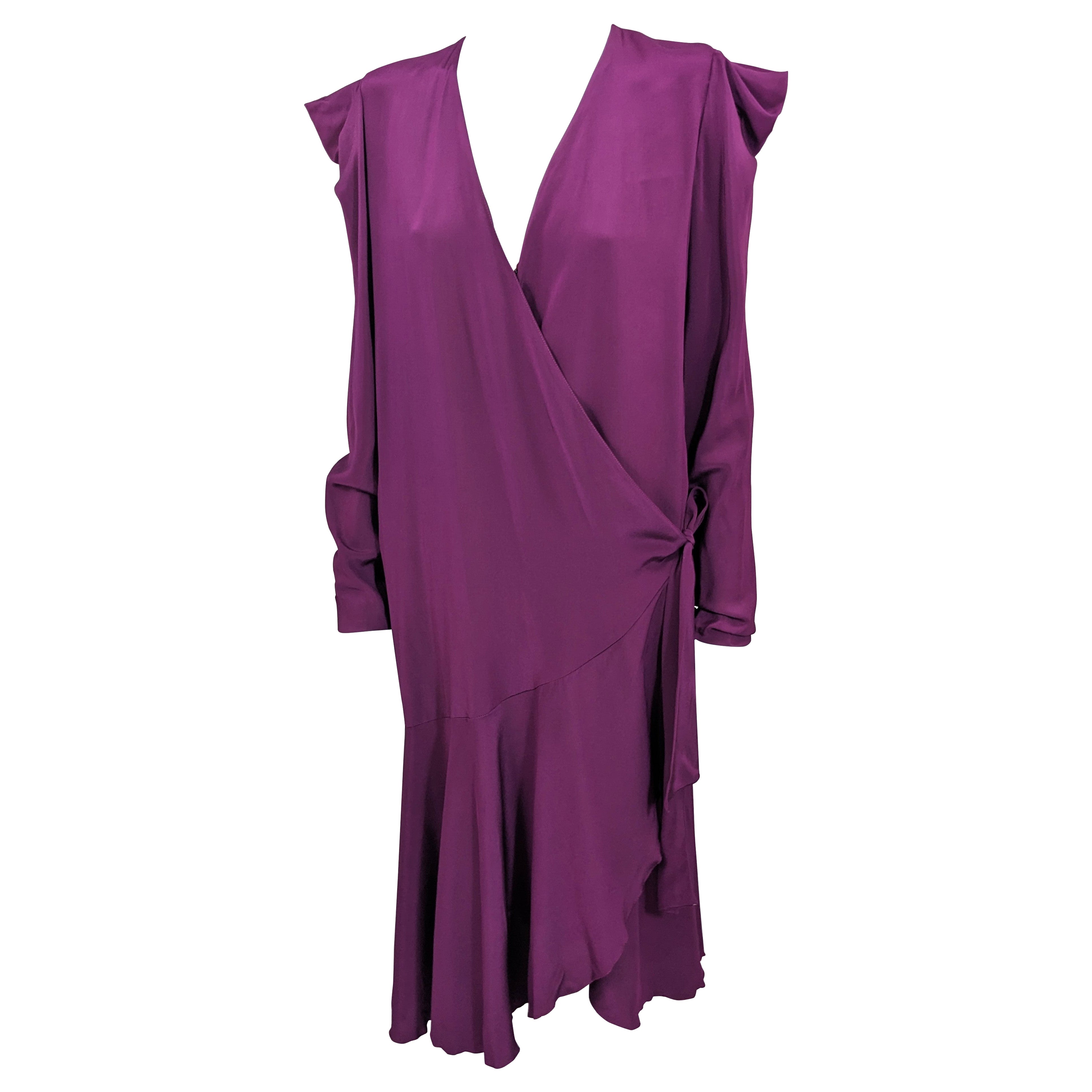Robe portefeuille en crêpe de soie Deep Berry en vente