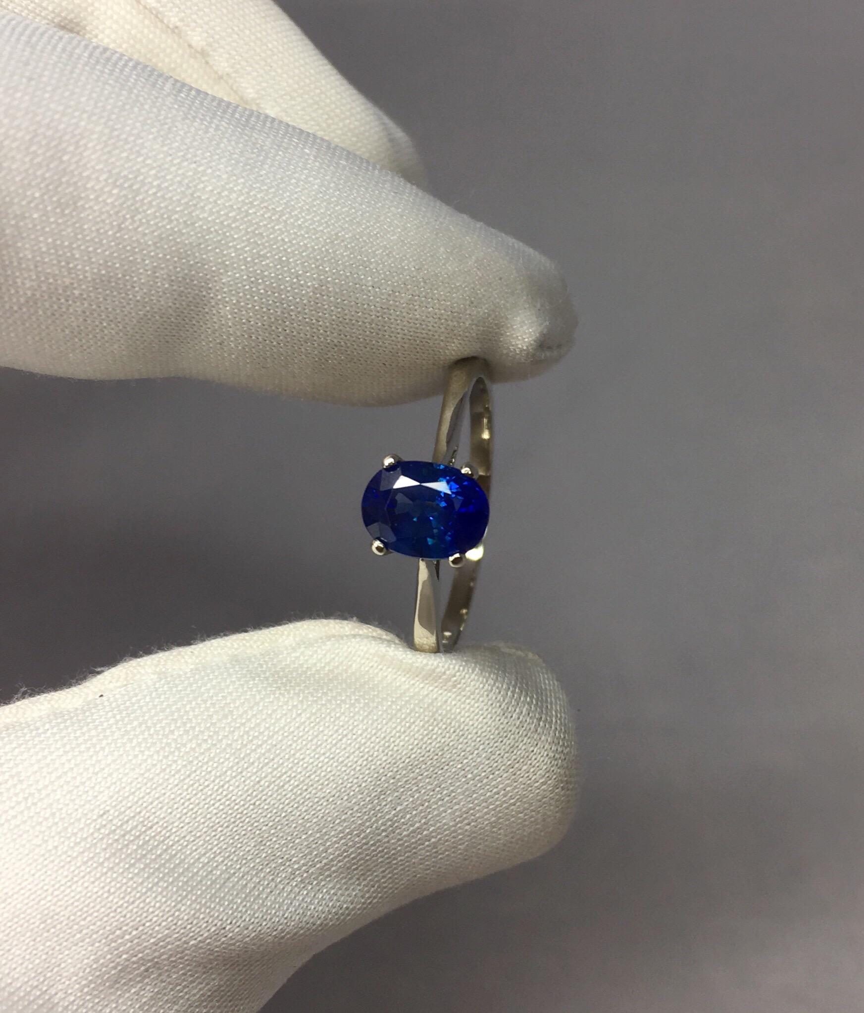 Deep Blue 1.16 Carat Ceylon Sapphire Oval Cut White Gold Solitaire Ring In New Condition In Birmingham, GB