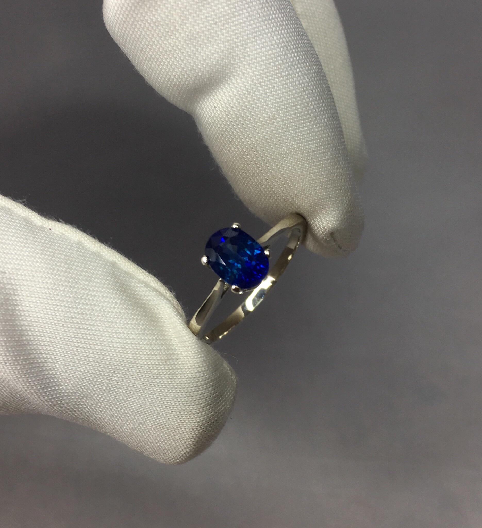 Women's or Men's Deep Blue 1.16 Carat Ceylon Sapphire Oval Cut White Gold Solitaire Ring