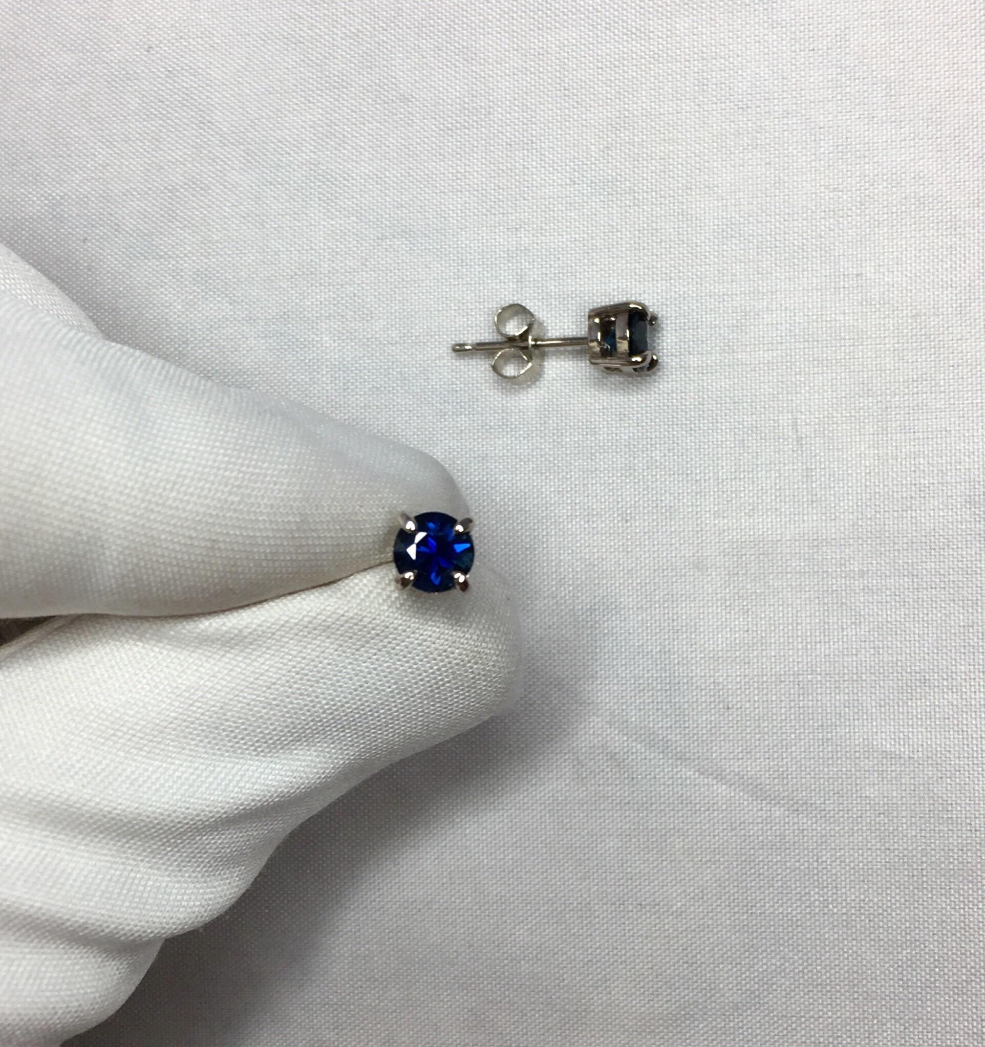 Women's or Men's NEW Deep Blue 1.22 Carat Australian Sapphire 18K Gold Round Cut Earring Studs