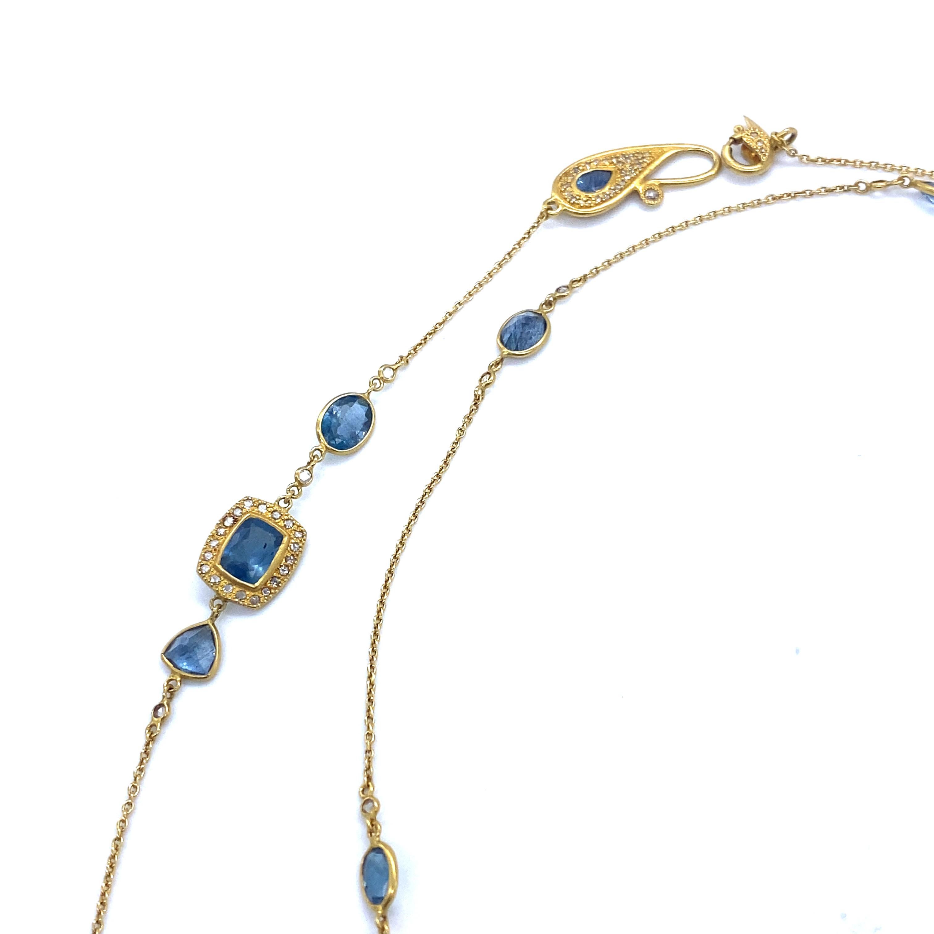 Contemporary Deep Blue Aquamarine and Diamond Necklace Set in 20 Karat Yellow Gold For Sale
