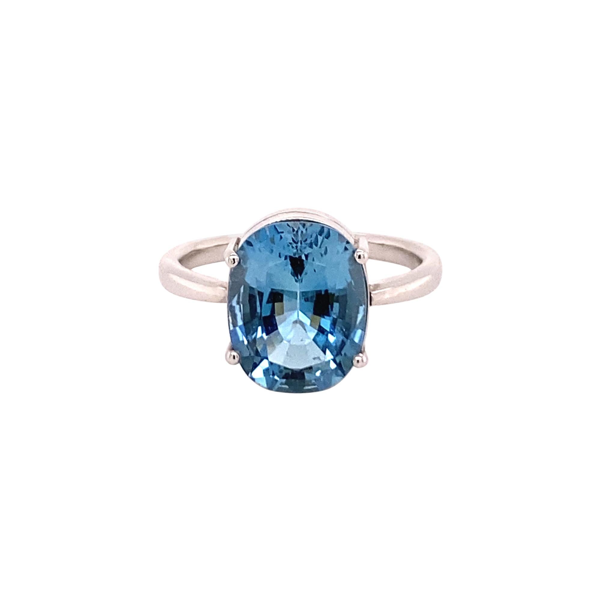 Deep Blue Aquamarine Set in White Gold 18 Karat