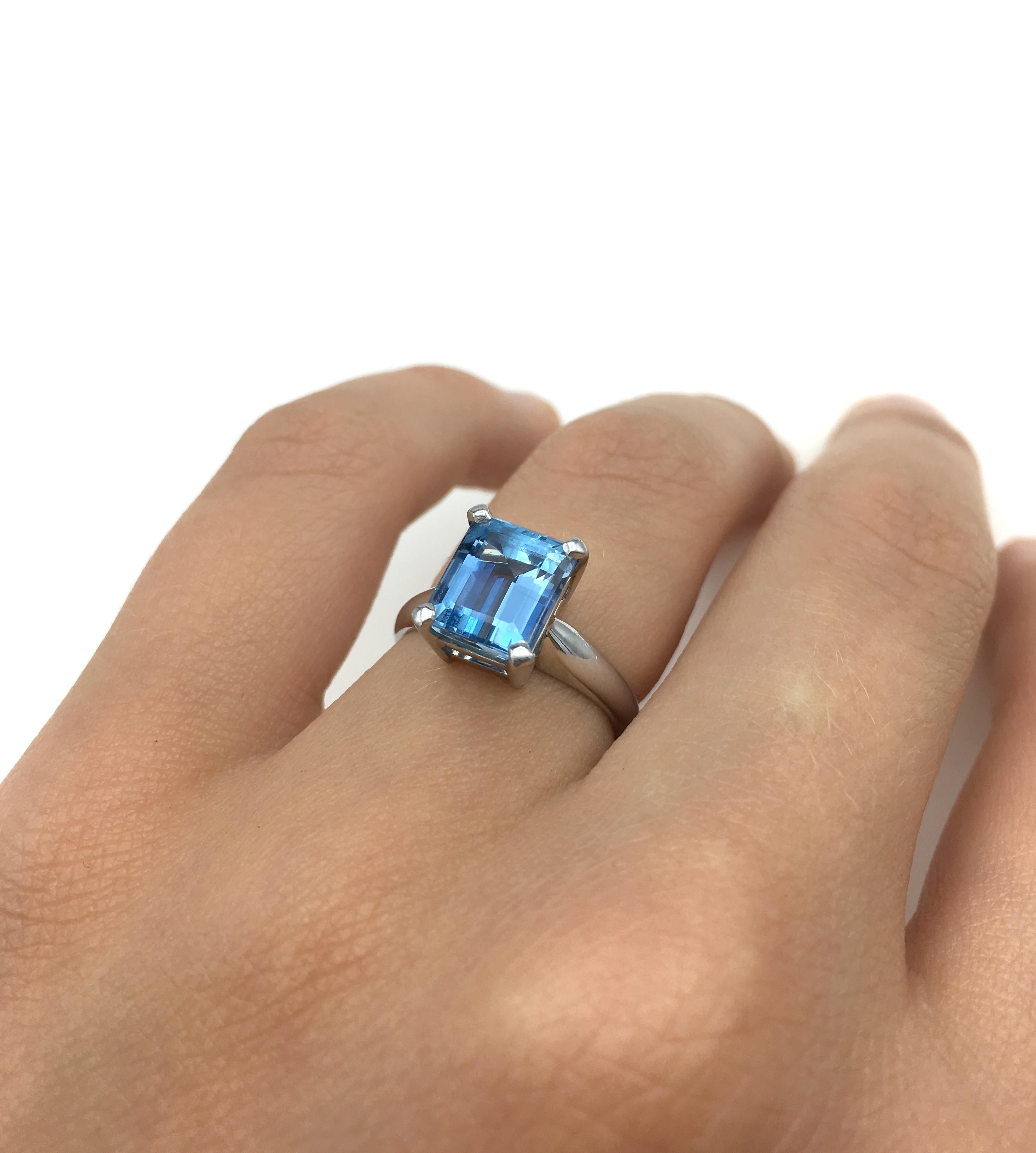 Deep Blue Aquamarine Solitaire Emerald Cut Platinum Ring In Excellent Condition In Berkeley, CA