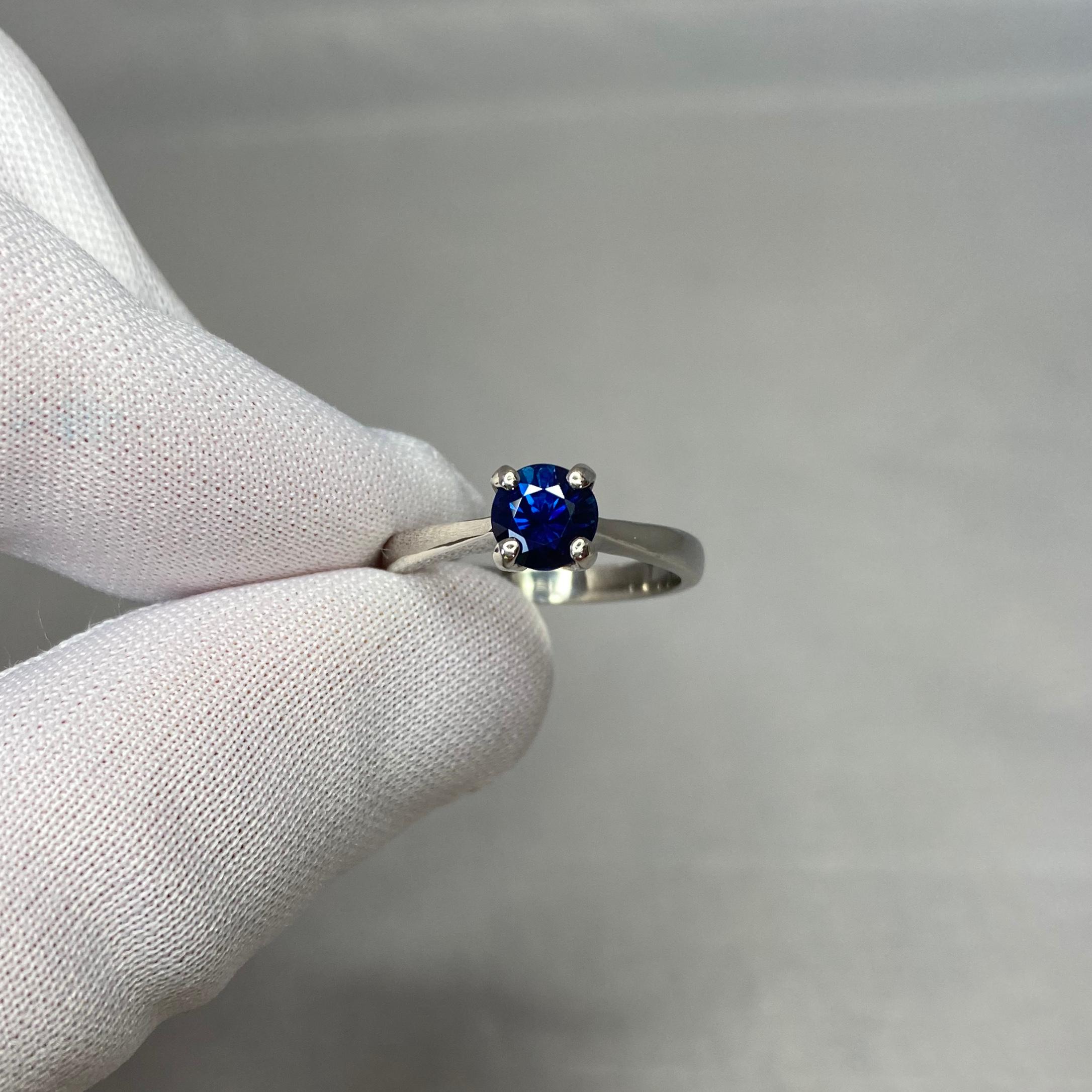 Women's or Men's Deep Blue Australian Sapphire 1.02 Carat Solitaire Round Cut Platinum Ring