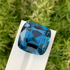 Azul Profundo Gigante de 94,20 Quilates Topacio Azul de Londres Facetado Forma Cuadrada Perfecta