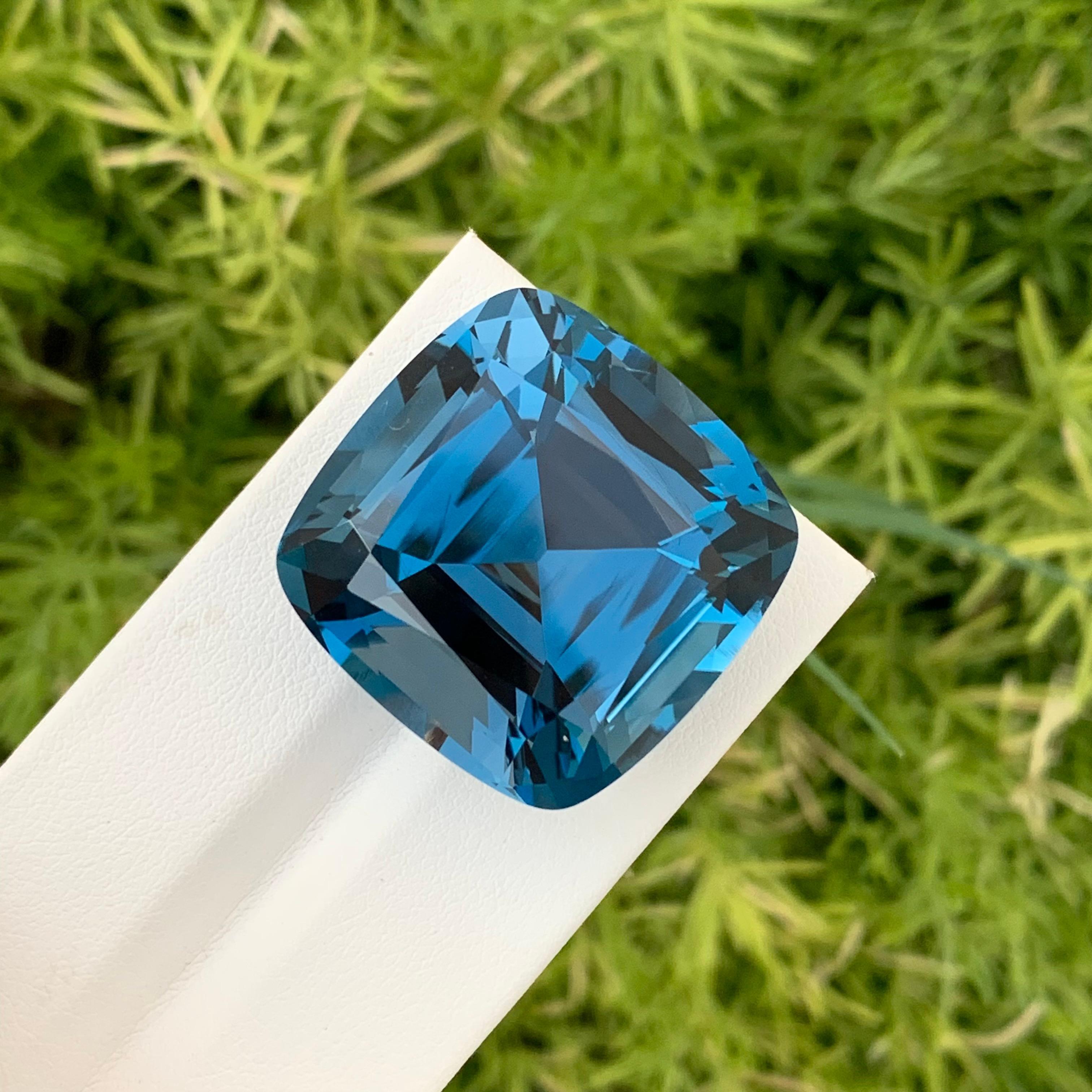 Women's or Men's Deep Blue Gigantic 94.20 Carat Faceted London Blue Topaz Perfect Square Shape For Sale