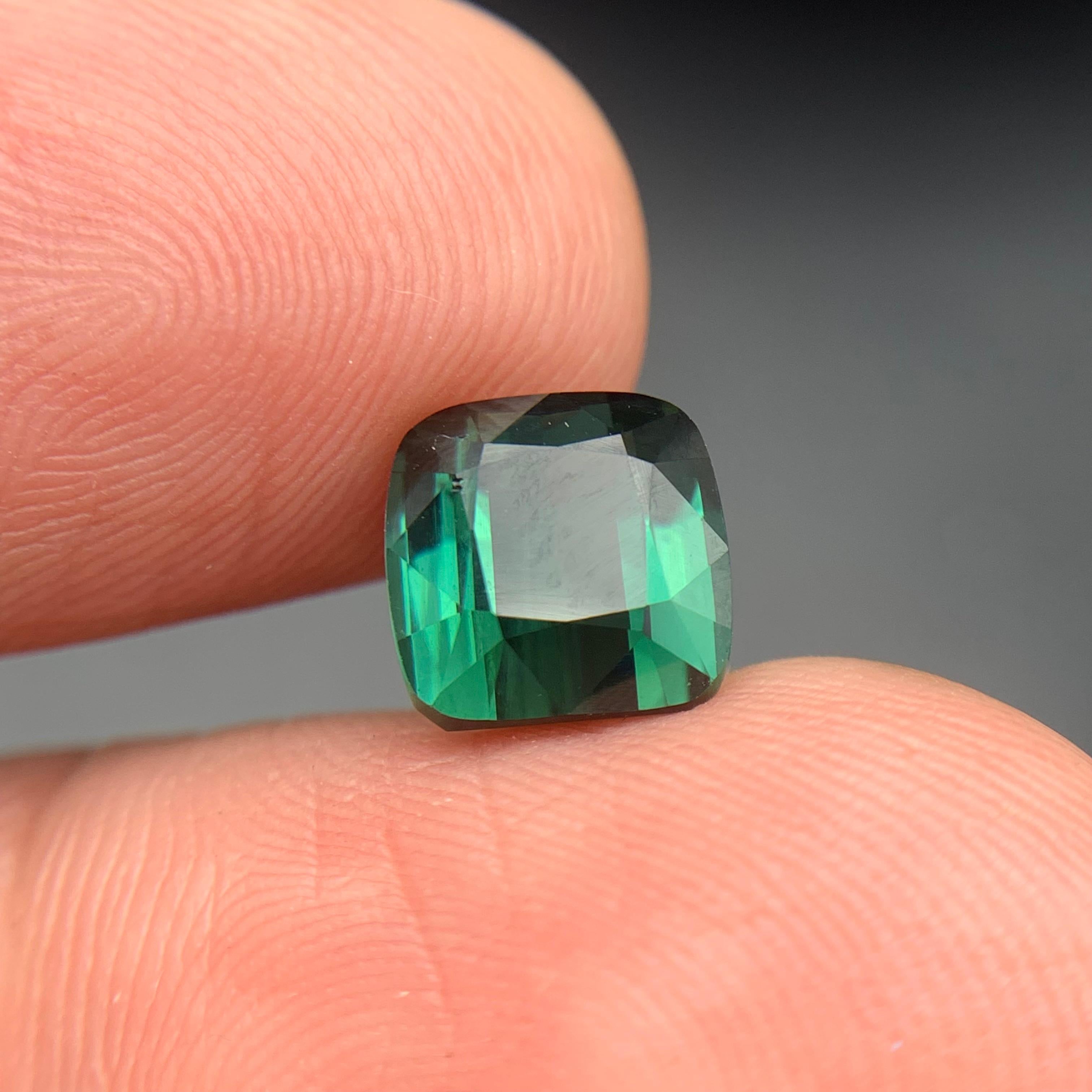 Contemporain Bague en tourmaline naturelle bleu profond, pierre précieuse non sertie de 3,05 carats, taille coussin en vente