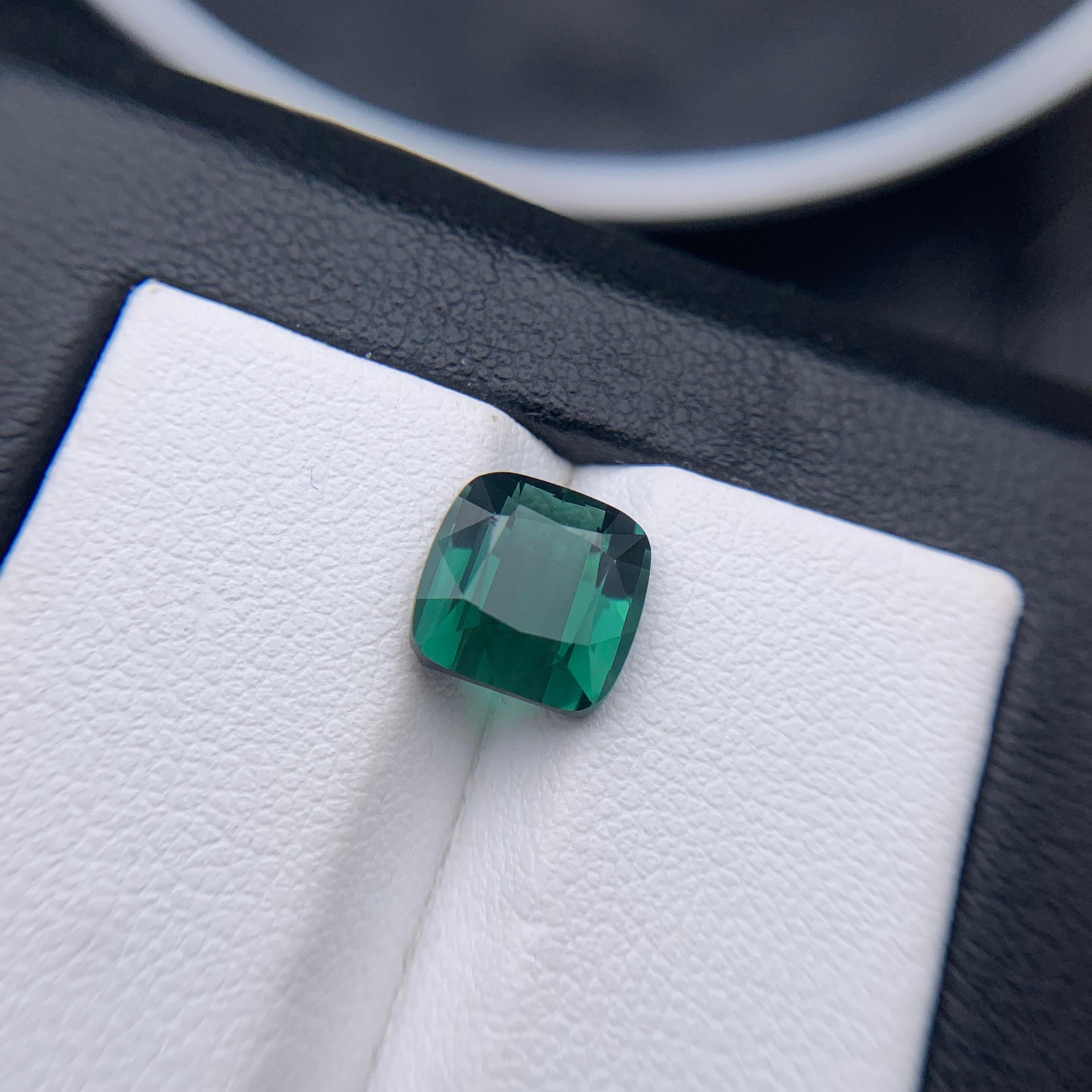 Taille coussin Bague en tourmaline naturelle bleu profond, pierre précieuse non sertie de 3,05 carats, taille coussin en vente