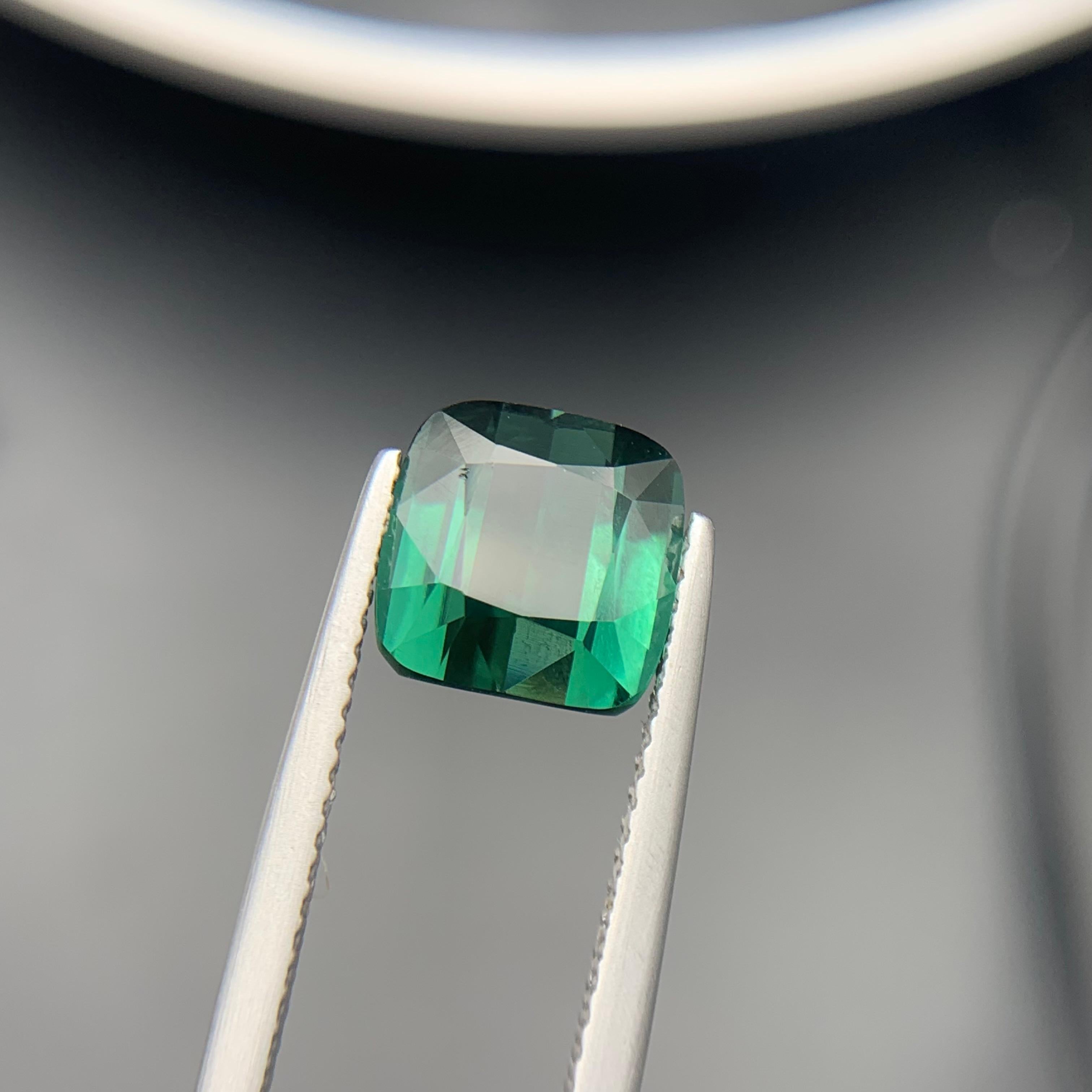 Bague en tourmaline naturelle bleu profond, pierre précieuse non sertie de 3,05 carats, taille coussin Unisexe en vente