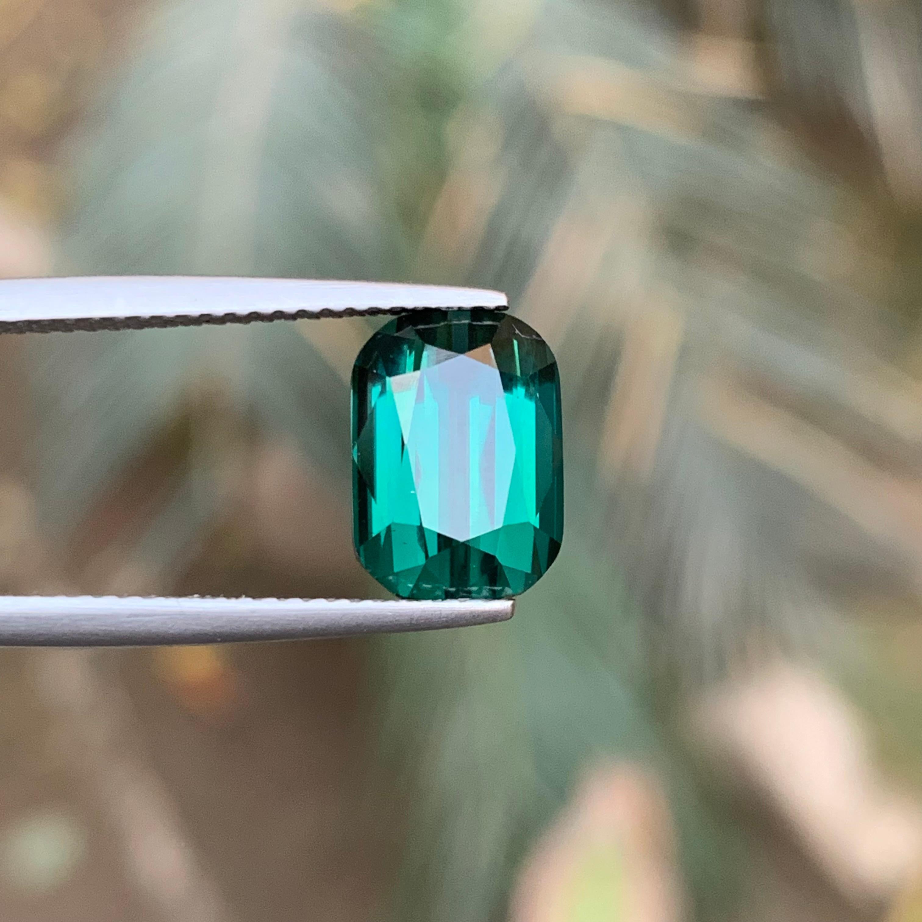 Tiefblauer grüner Turmalin 4.81 Ct Cushion Cut Natürlicher loser Edelstein für Ring (Zeitgenössisch) im Angebot