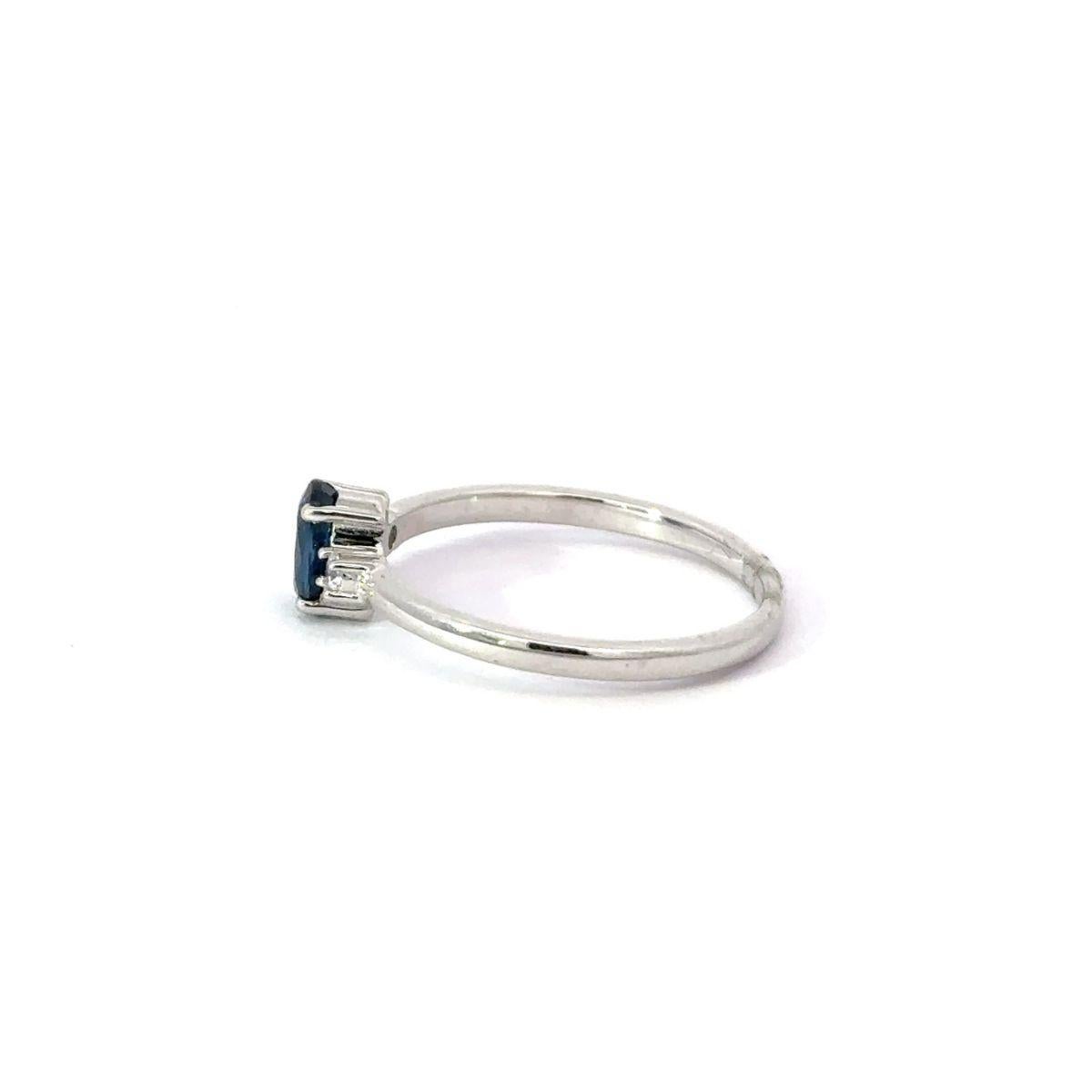 For Sale:  Deep Blue Oval Sapphire & Zirconia Everyday Ring for Her in 925 Silver Certified 5