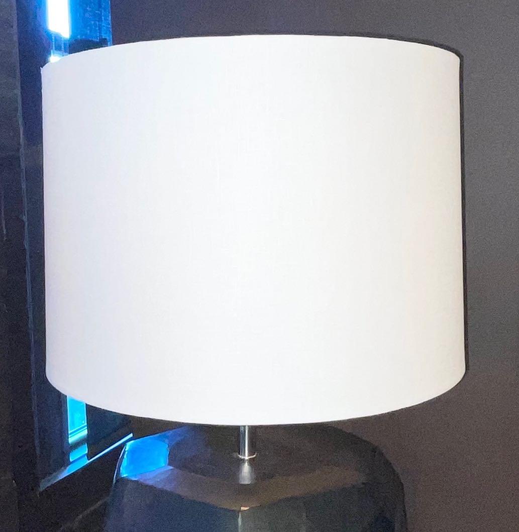 Contemporary Romanian matte deep blue pair of lamps with cubist decorative shape.
White linen shade.
Newly wired.
Two sockets.
Base diameter 11