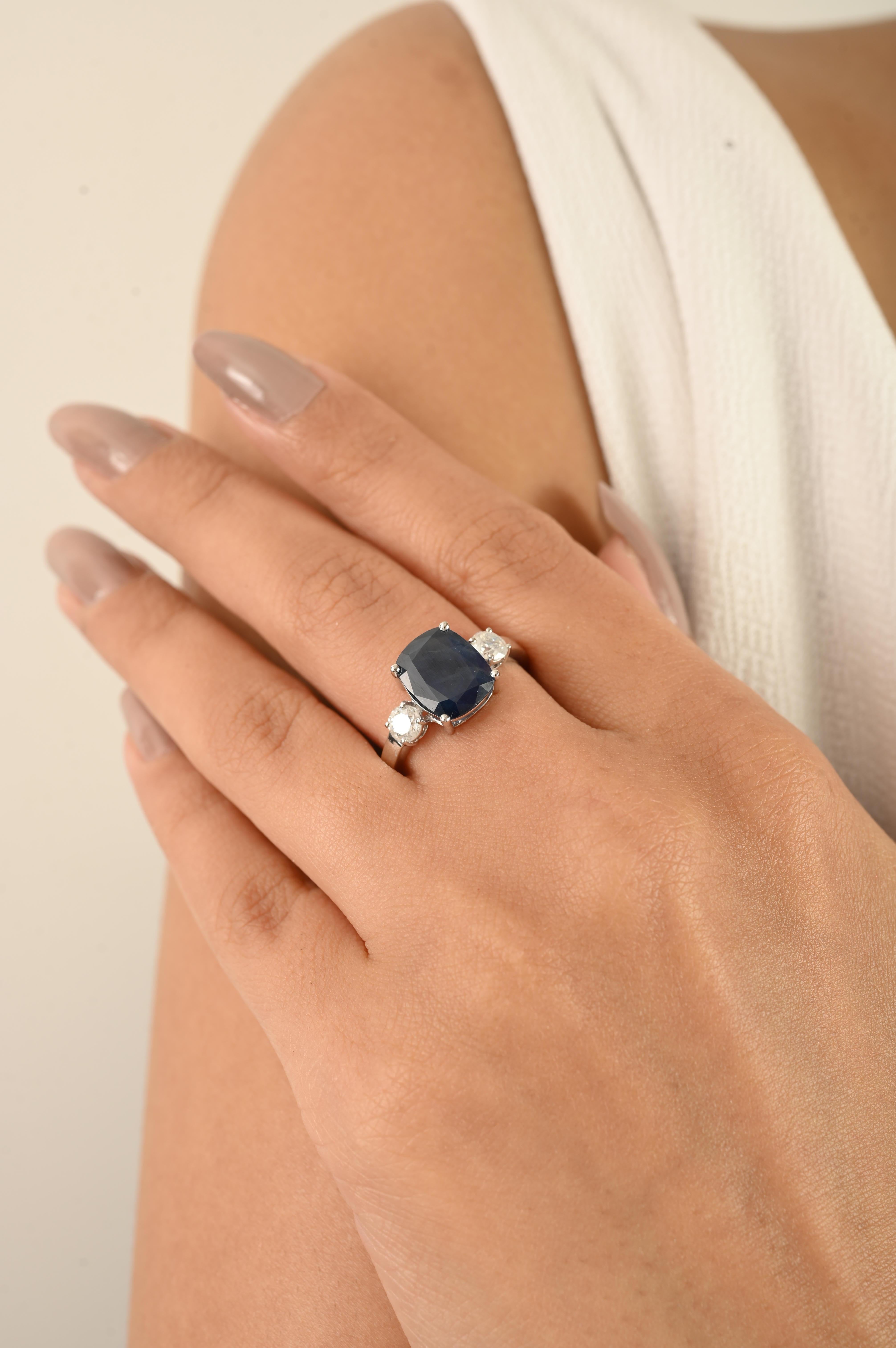 in vendita:  Anello a tre pietre con zaffiro blu intenso e diamante in oro bianco 14k Regalo per donne 2