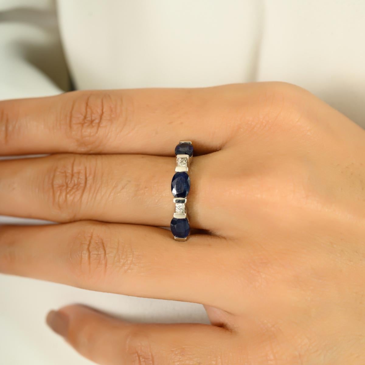 En vente :  Bague en or blanc 14k avec saphir bleu profond et diamant Cadeau pour elle 4