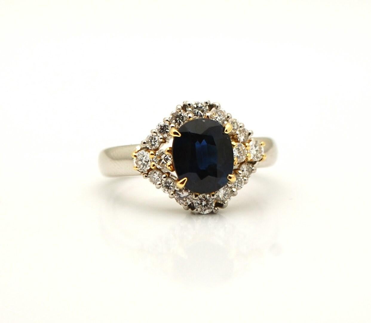 Deep Blue sapphire diamond ring in platinum For Sale 2