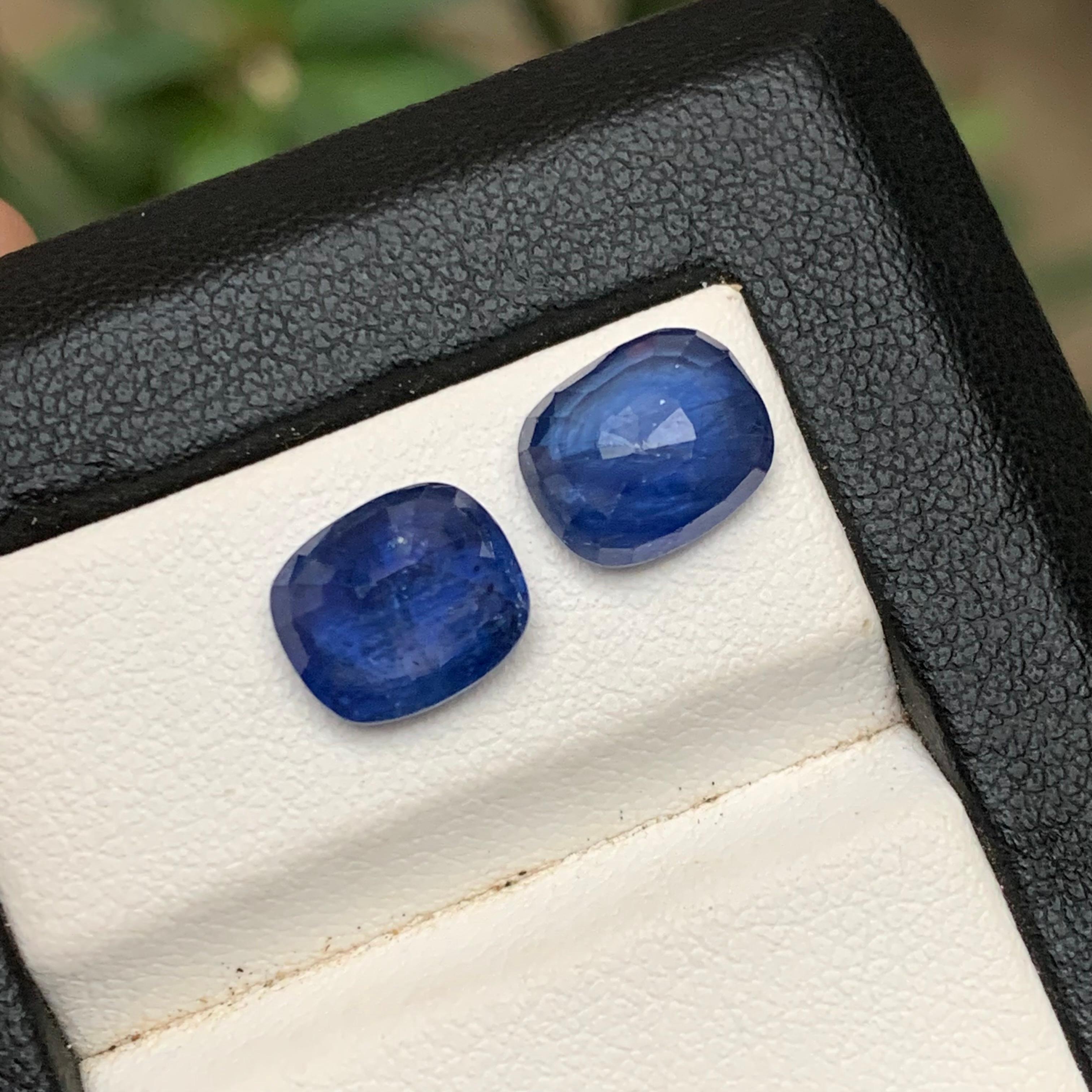 Set di gemme sciolte di zaffiro blu profondo 6,91 carati con taglio a cuscino per orecchini In condizioni Nuovo in vendita a Peshawar, PK