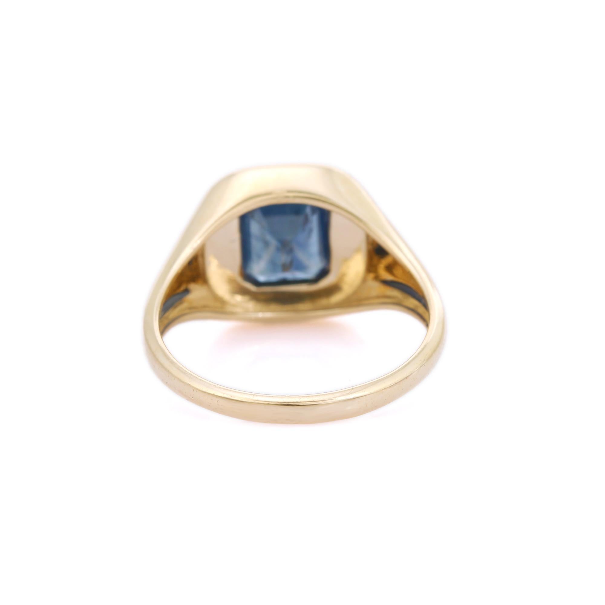Im Angebot: Tiefblauer Saphir Signet Unisex Ring aus massivem Gelbgold 14kt () 5
