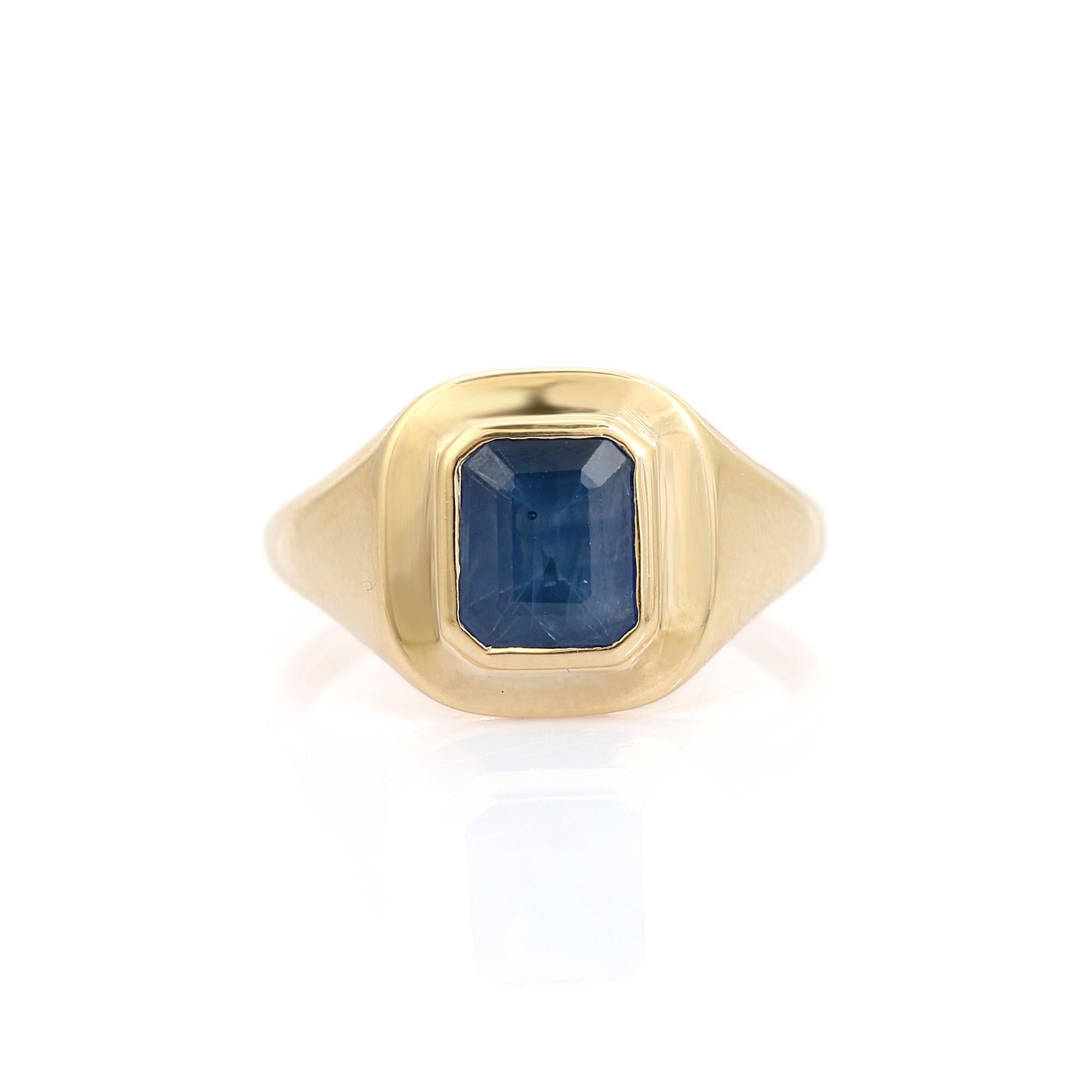 Im Angebot: Tiefblauer Saphir Signet Unisex Ring aus massivem Gelbgold 14kt () 7