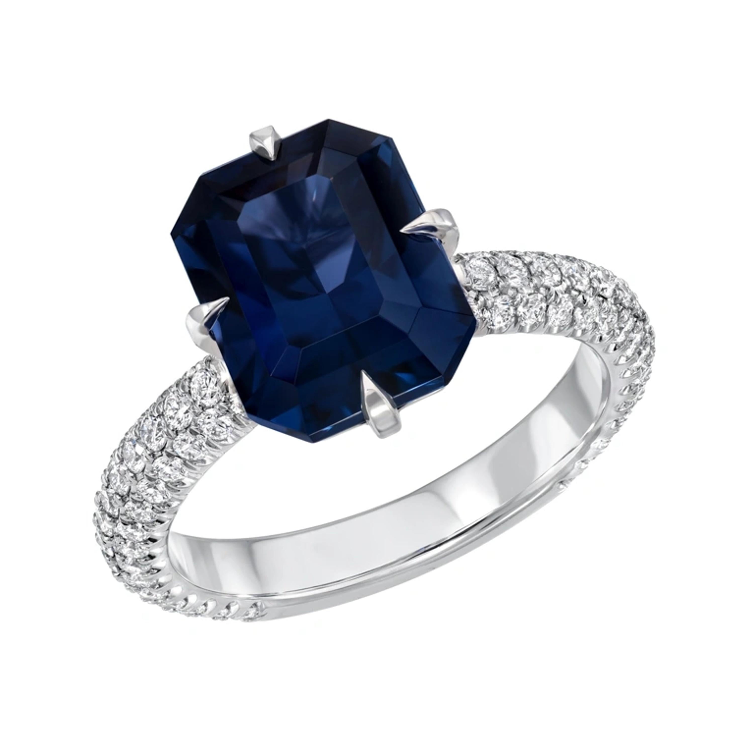 Bague en platine avec émeraude et spinelle bleu profond - Rare Luxury Gem with Diamonds en vente 6