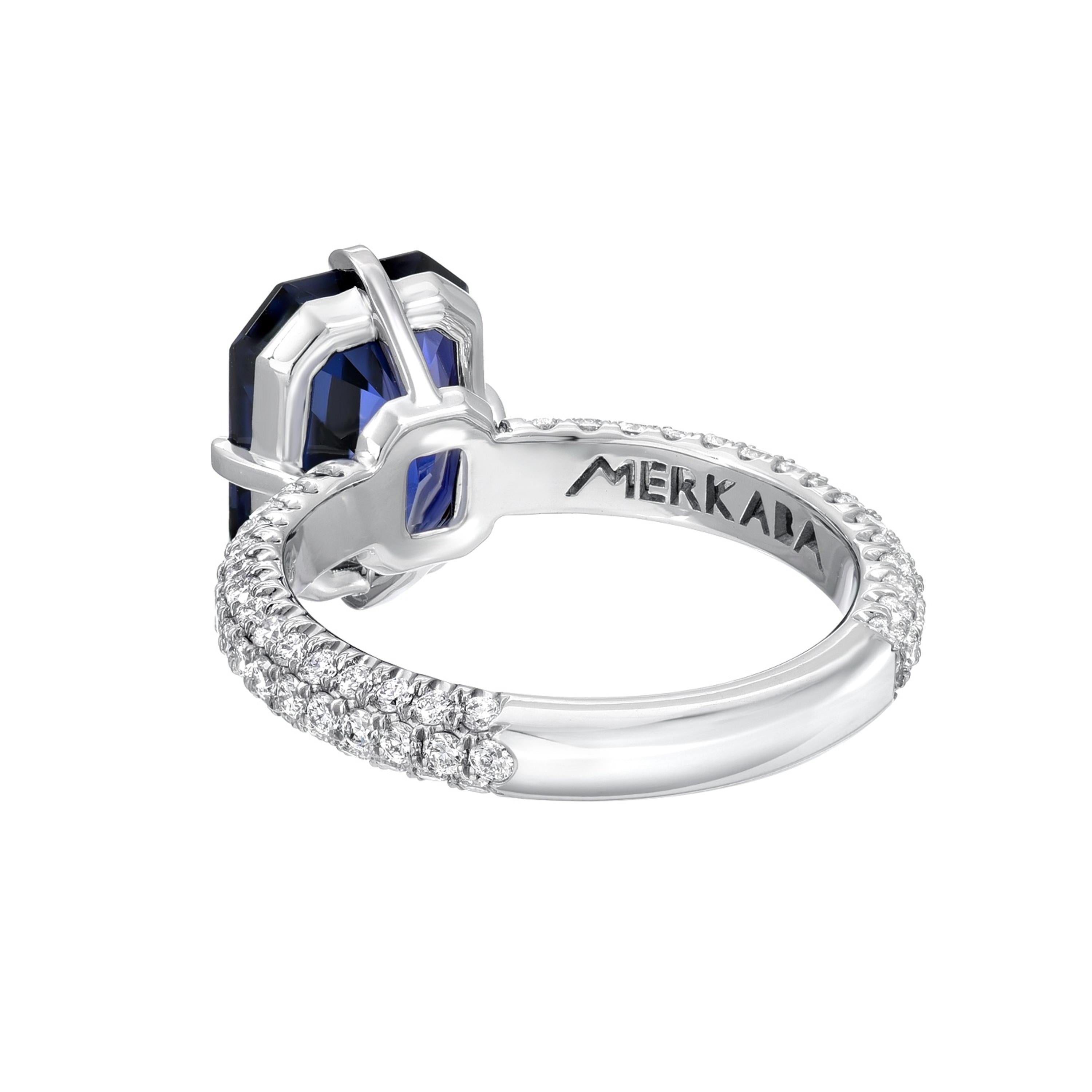 Bague en platine avec émeraude et spinelle bleu profond - Rare Luxury Gem with Diamonds en vente 7