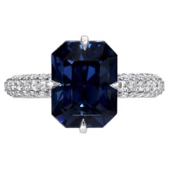Tiefblauer Spinell Smaragdschliff Platin Ring - Seltener Luxus Edelstein mit Diamanten