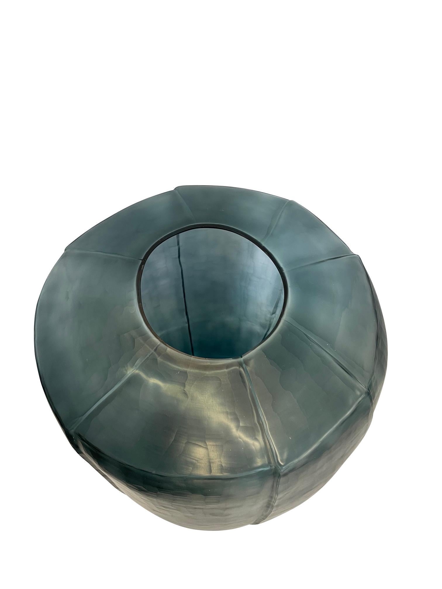 Romeno Vaso alto a sei lati Deep Blue, Romania, Contemporary in vendita