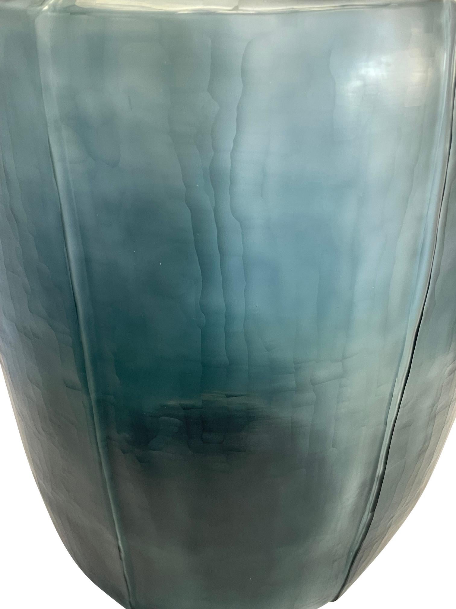 Vaso alto a sei lati Deep Blue, Romania, Contemporary In condizioni Nuovo in vendita a New York, NY