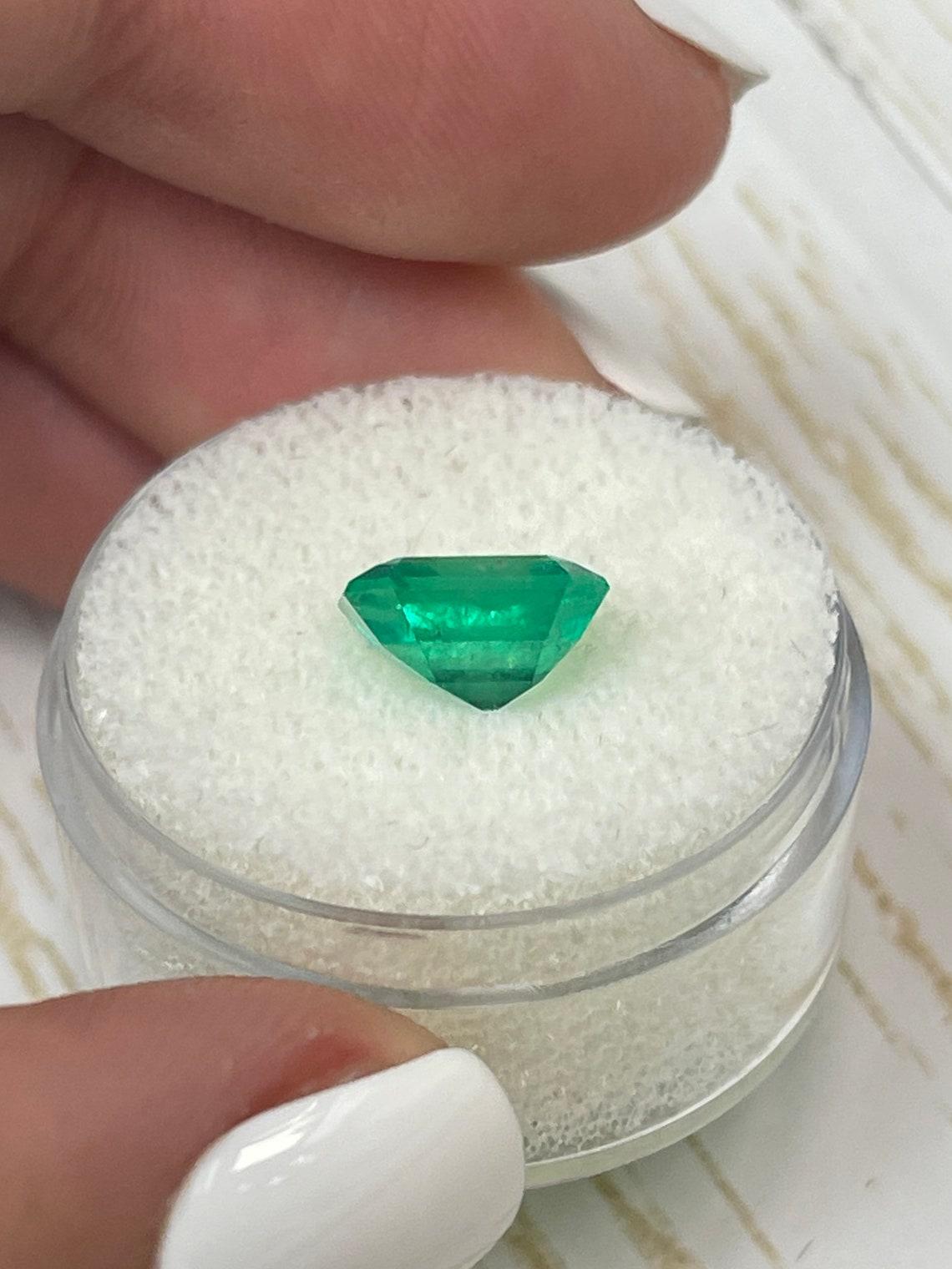 Émeraude colombienne de 2,63 carats, taille émeraude, bleu profond - Pierre de naissance du mois de mai Neuf - En vente à Jupiter, FL