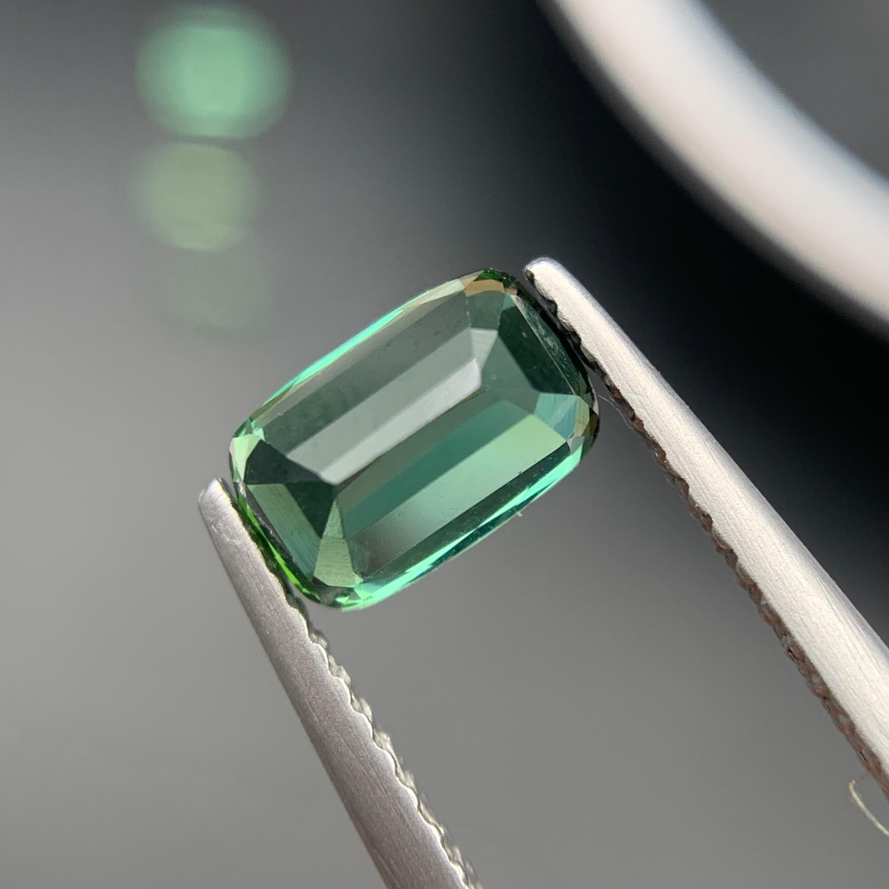 Bague en tourmaline naturelle vert bleuté profond taille coussin de 1,40 carat Unisexe en vente