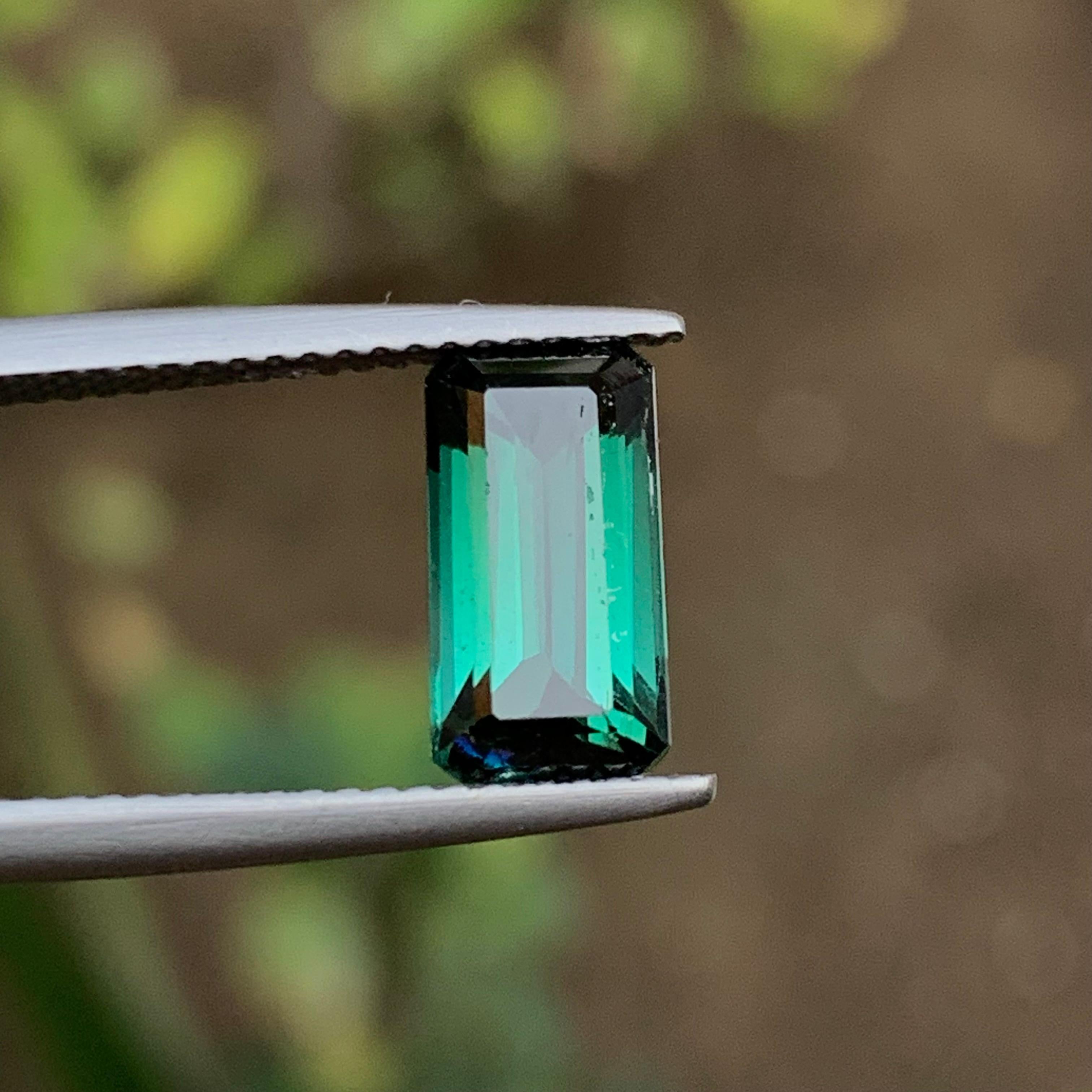 Bague bicolore vert bleuté foncé bicolore, pierre précieuse de 2,50 carats en vente 4