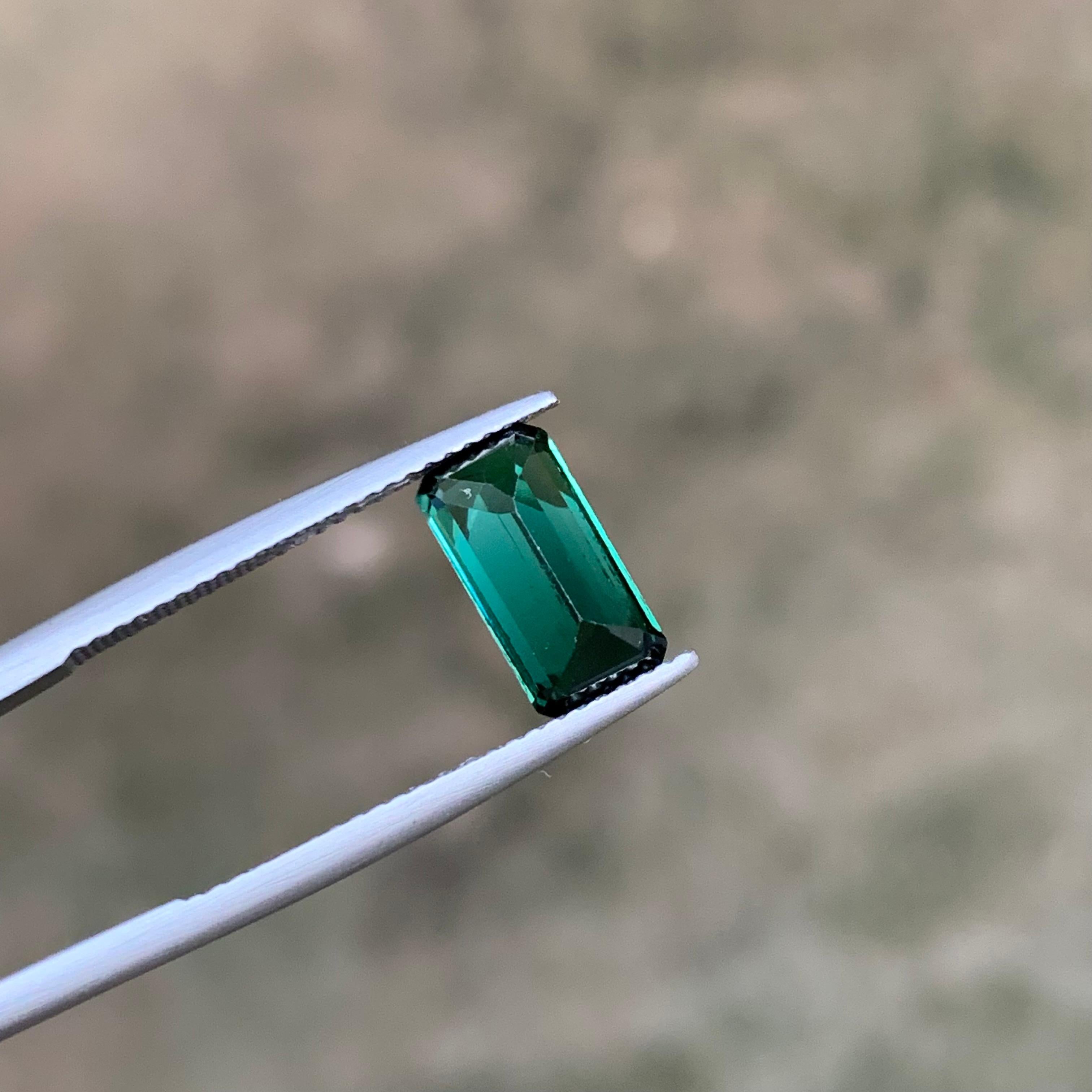 Bague bicolore vert bleuté foncé bicolore, pierre précieuse de 2,50 carats en vente 5