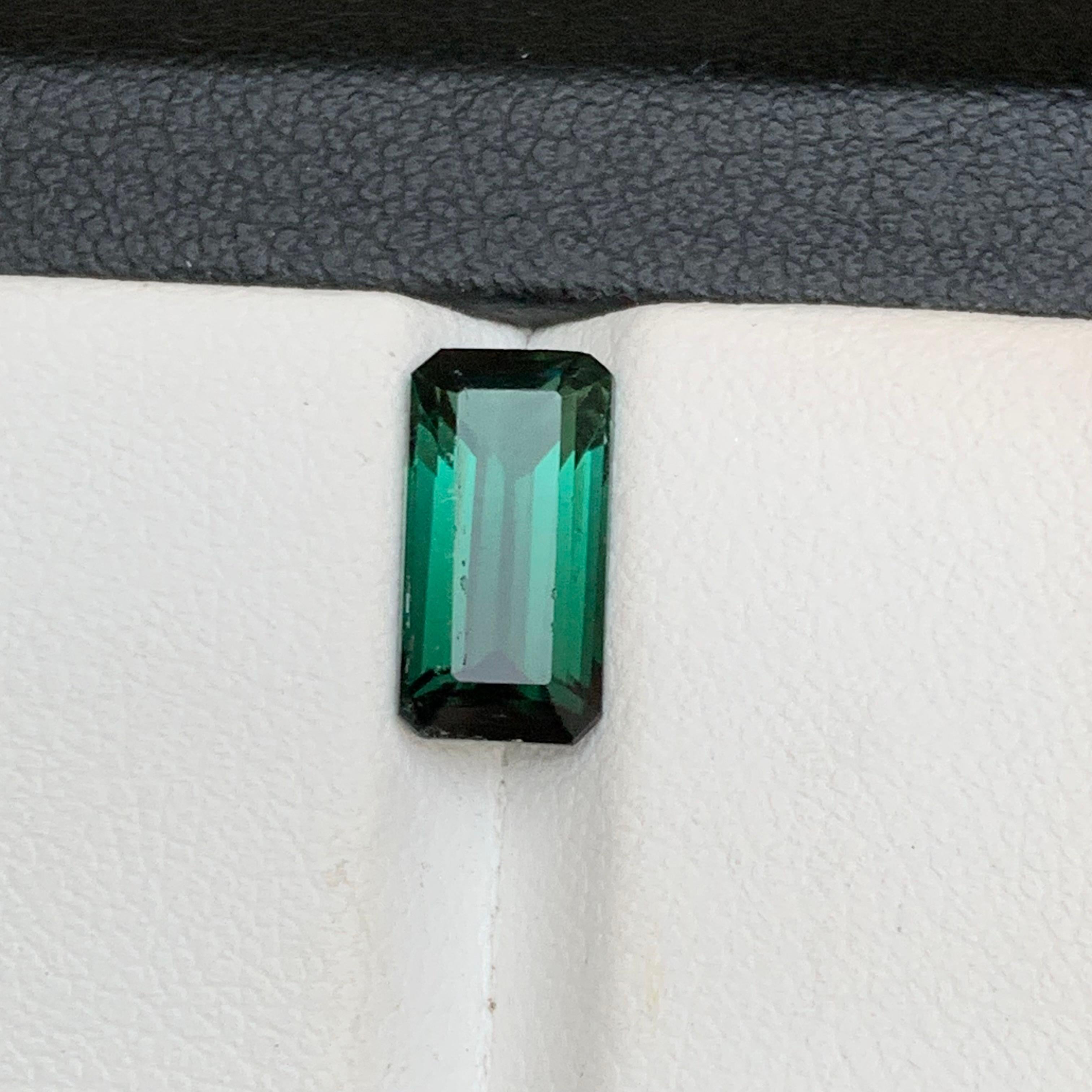 Bague bicolore vert bleuté foncé bicolore, pierre précieuse de 2,50 carats en vente 7