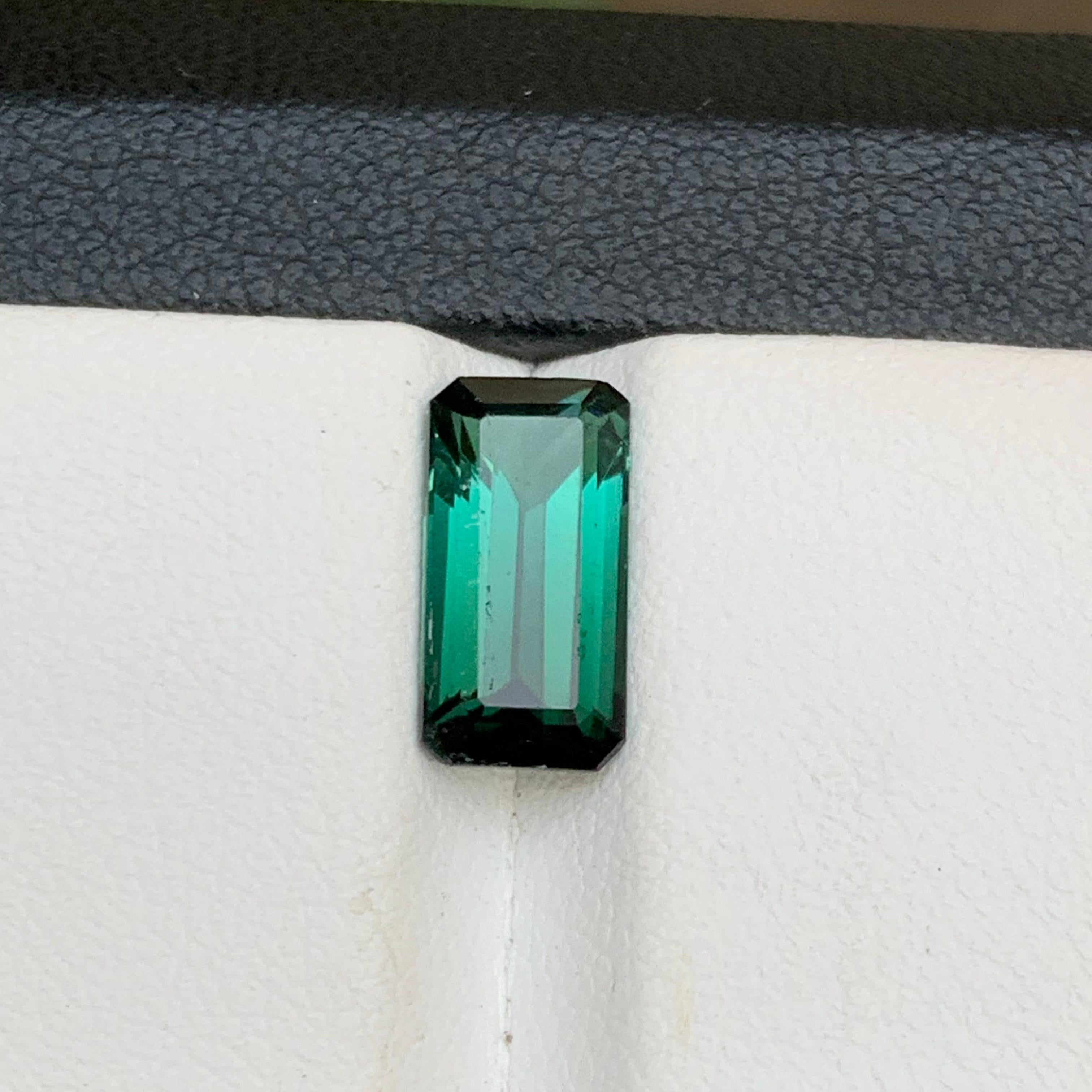 Contemporain Bague bicolore vert bleuté foncé bicolore, pierre précieuse de 2,50 carats en vente
