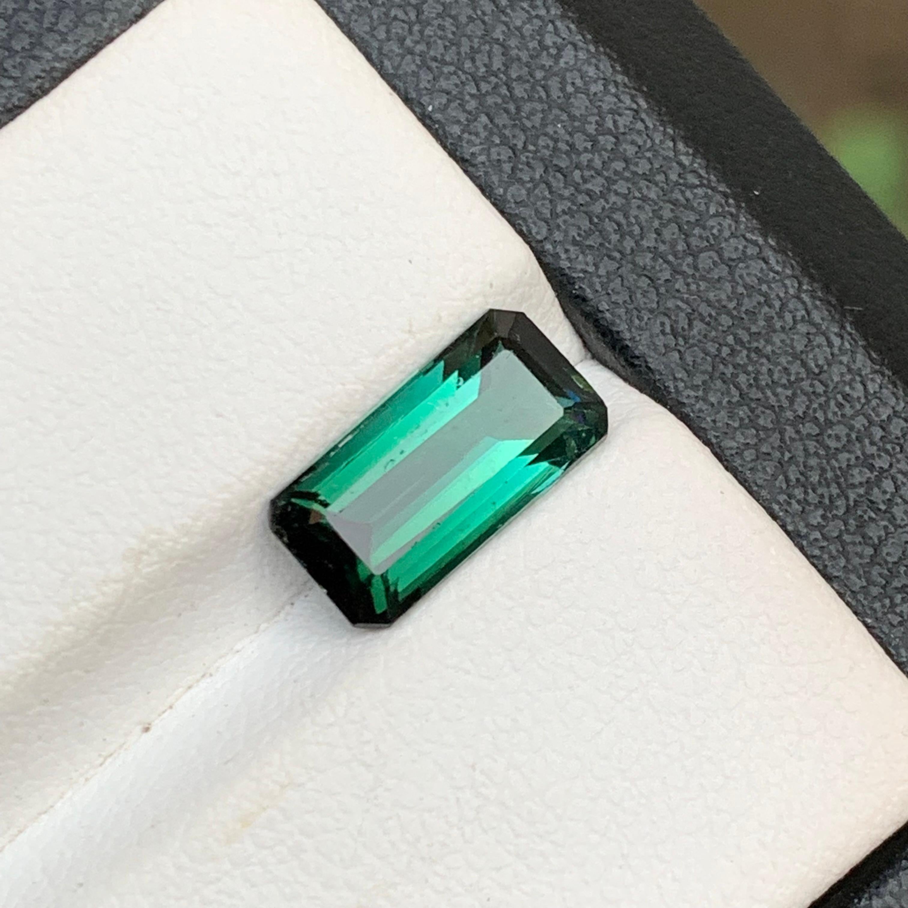 Bague bicolore vert bleuté foncé bicolore, pierre précieuse de 2,50 carats Neuf - En vente à Peshawar, PK
