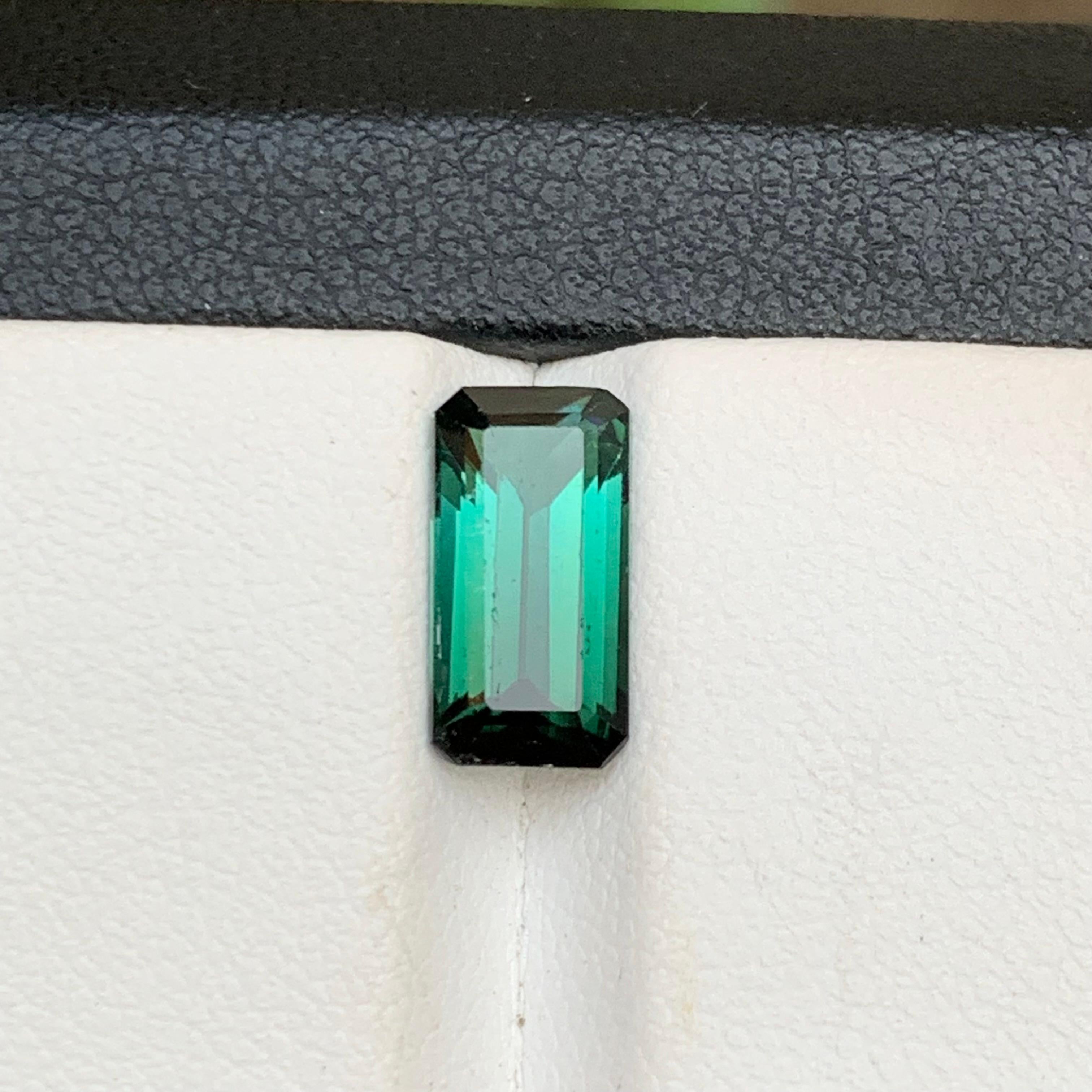 Bague bicolore vert bleuté foncé bicolore, pierre précieuse de 2,50 carats en vente 2
