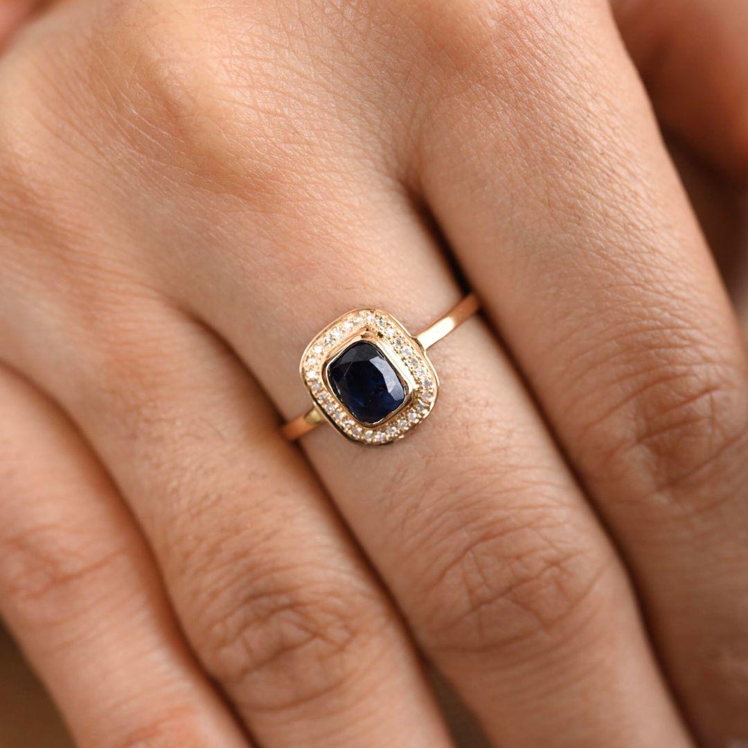 For Sale:  Vintage Deep Bright Blue Sapphire and Diamond Halo Ring 18k Solid Yellow Gold 10