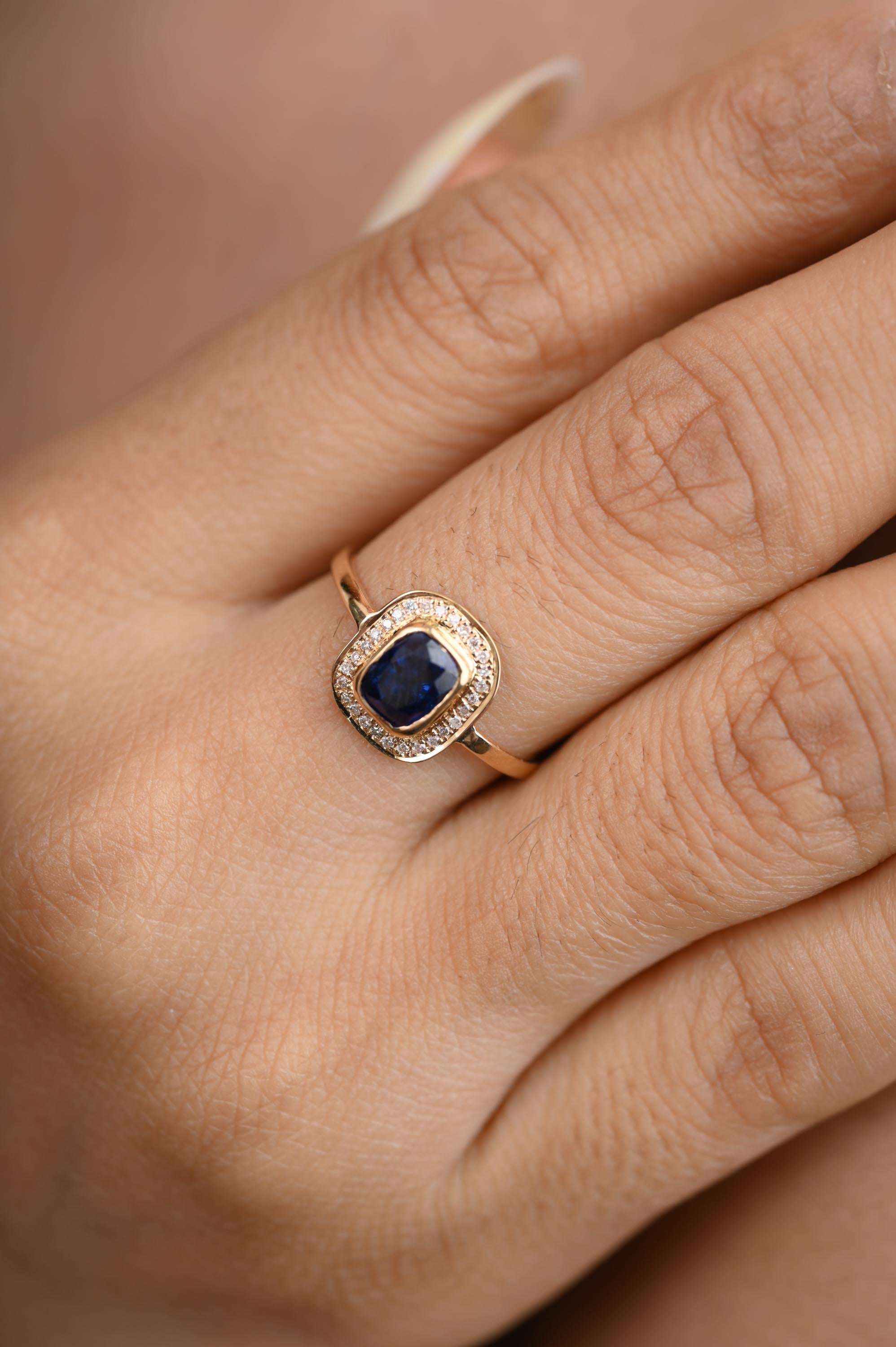 For Sale:  Vintage Deep Bright Blue Sapphire and Diamond Halo Ring 18k Solid Yellow Gold 2
