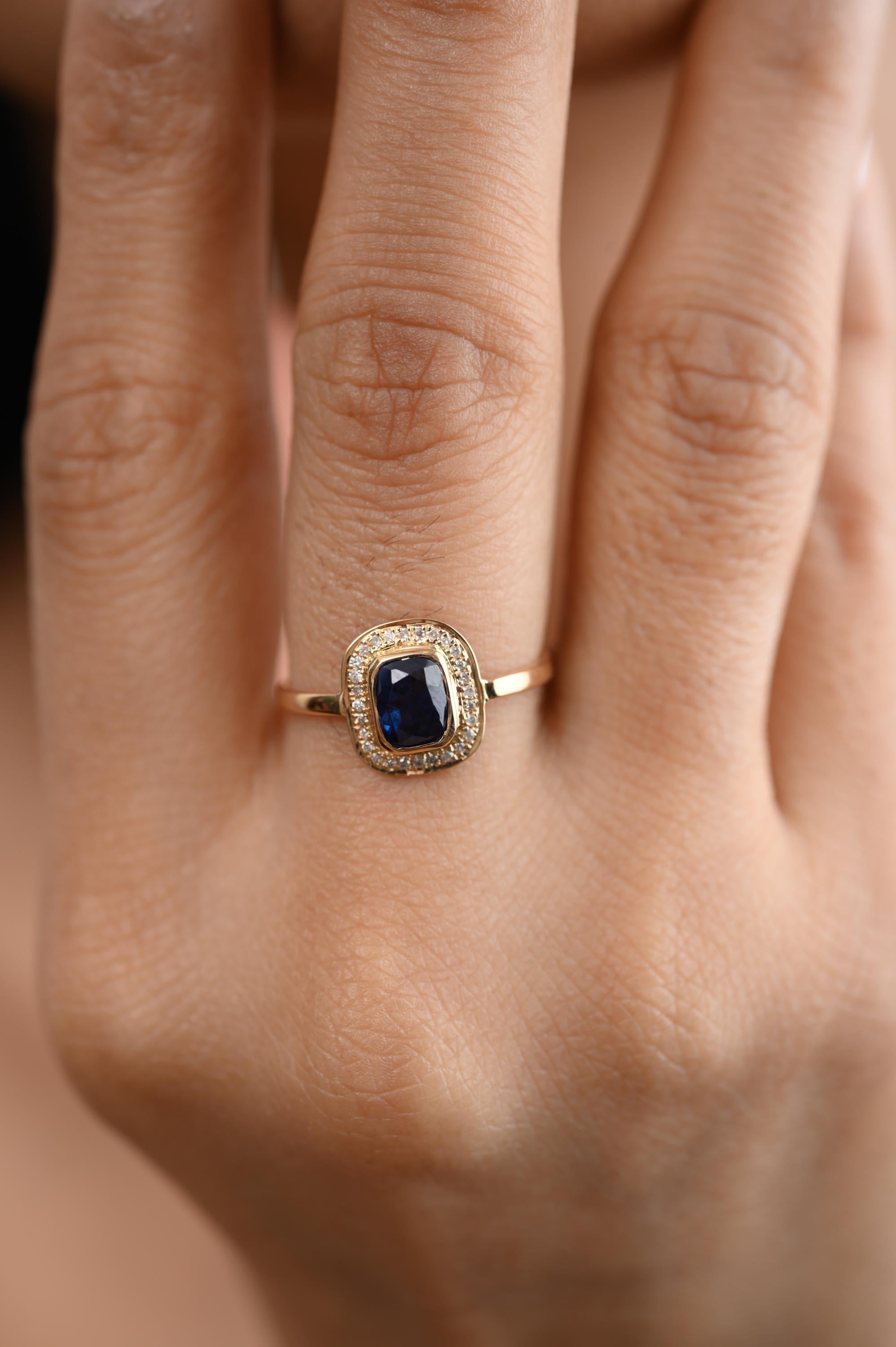 For Sale:  Vintage Deep Bright Blue Sapphire and Diamond Halo Ring 18k Solid Yellow Gold 4