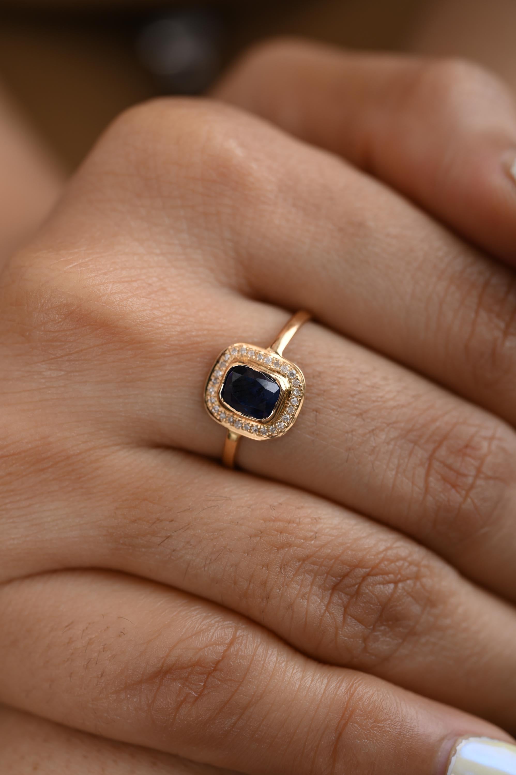 For Sale:  Vintage Deep Bright Blue Sapphire and Diamond Halo Ring 18k Solid Yellow Gold 7