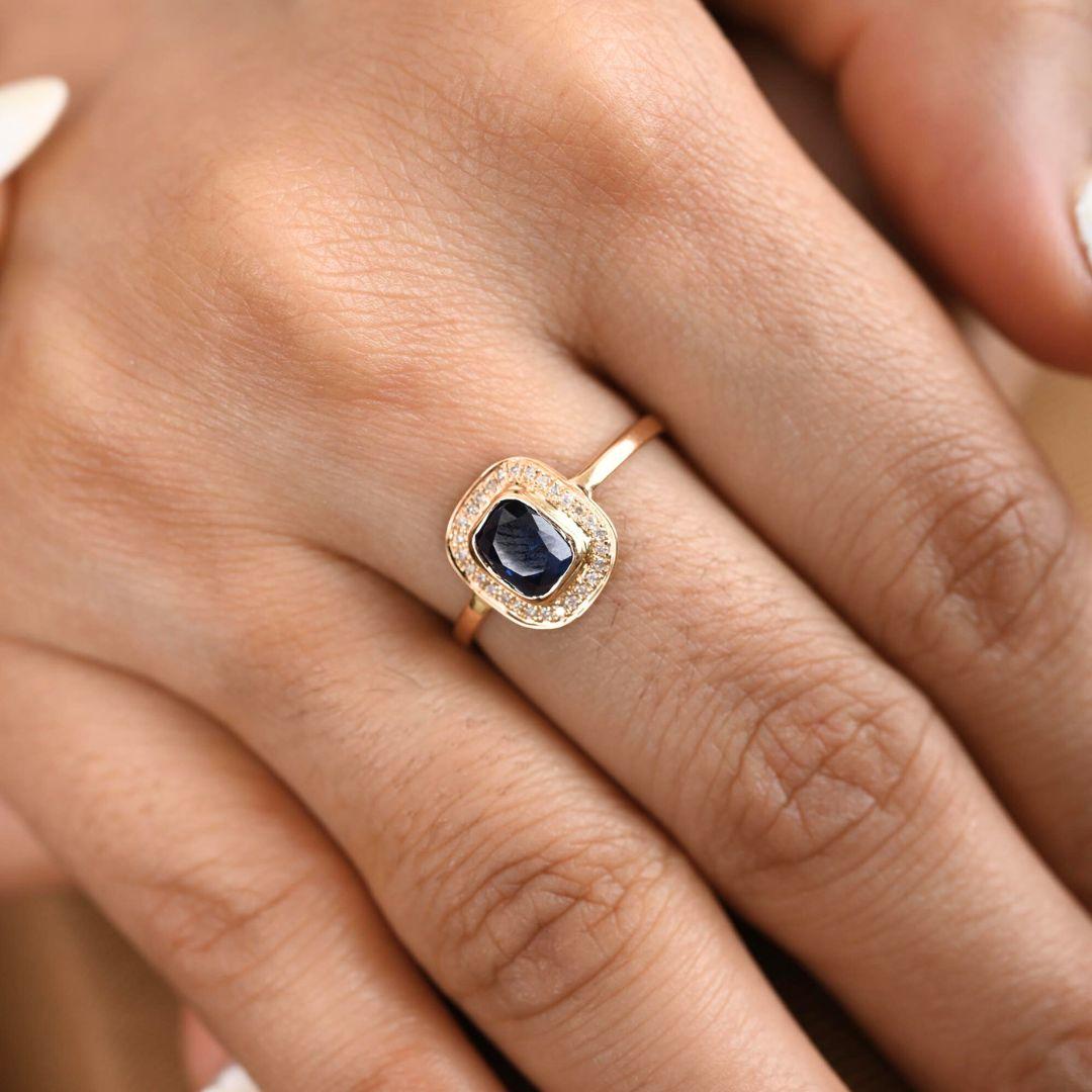 For Sale:  Vintage Deep Bright Blue Sapphire and Diamond Halo Ring 18k Solid Yellow Gold 9