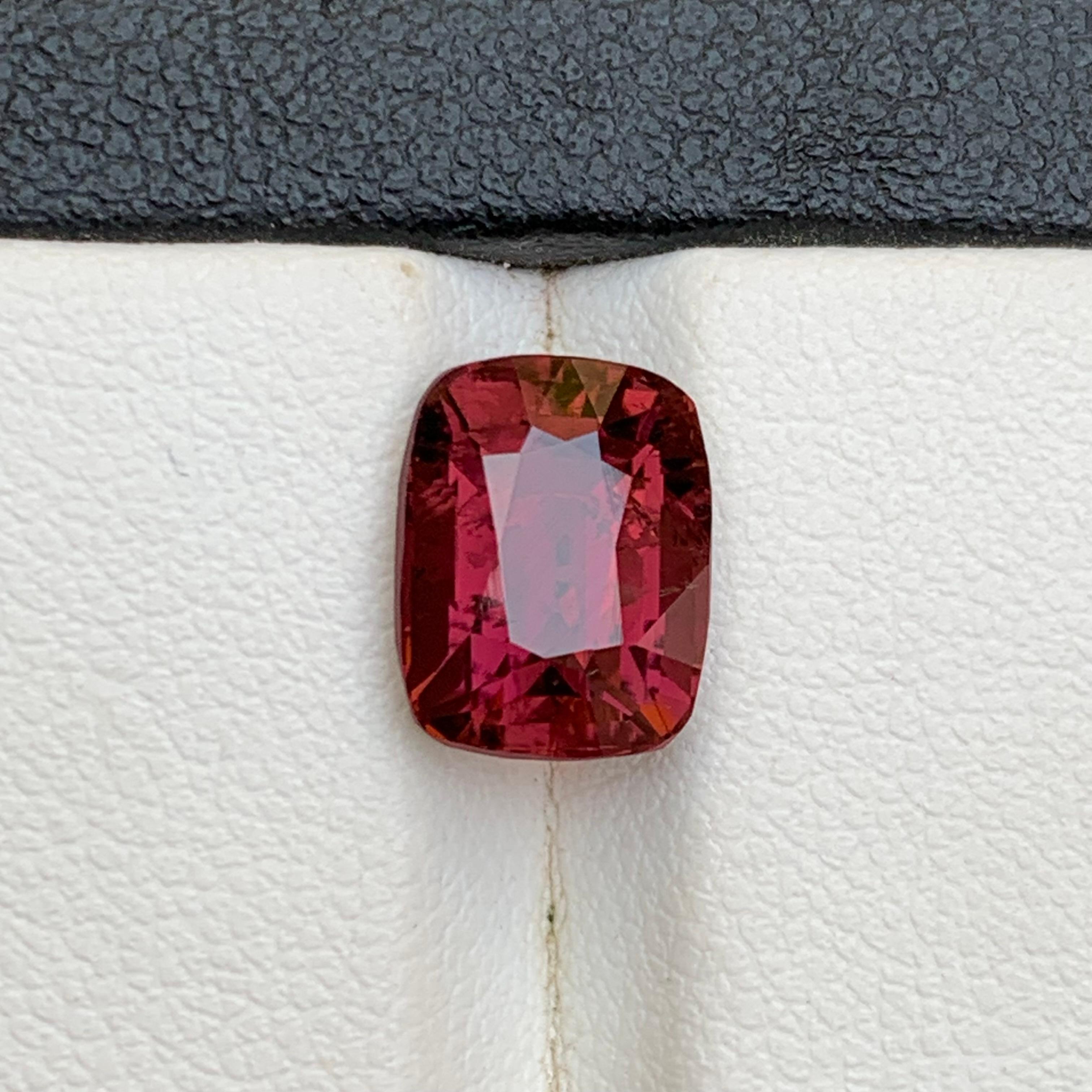 Contemporain Tourmaline rose foncé 3.73Ct Cushion Cut Natural Loose Gemstone for Ring en vente