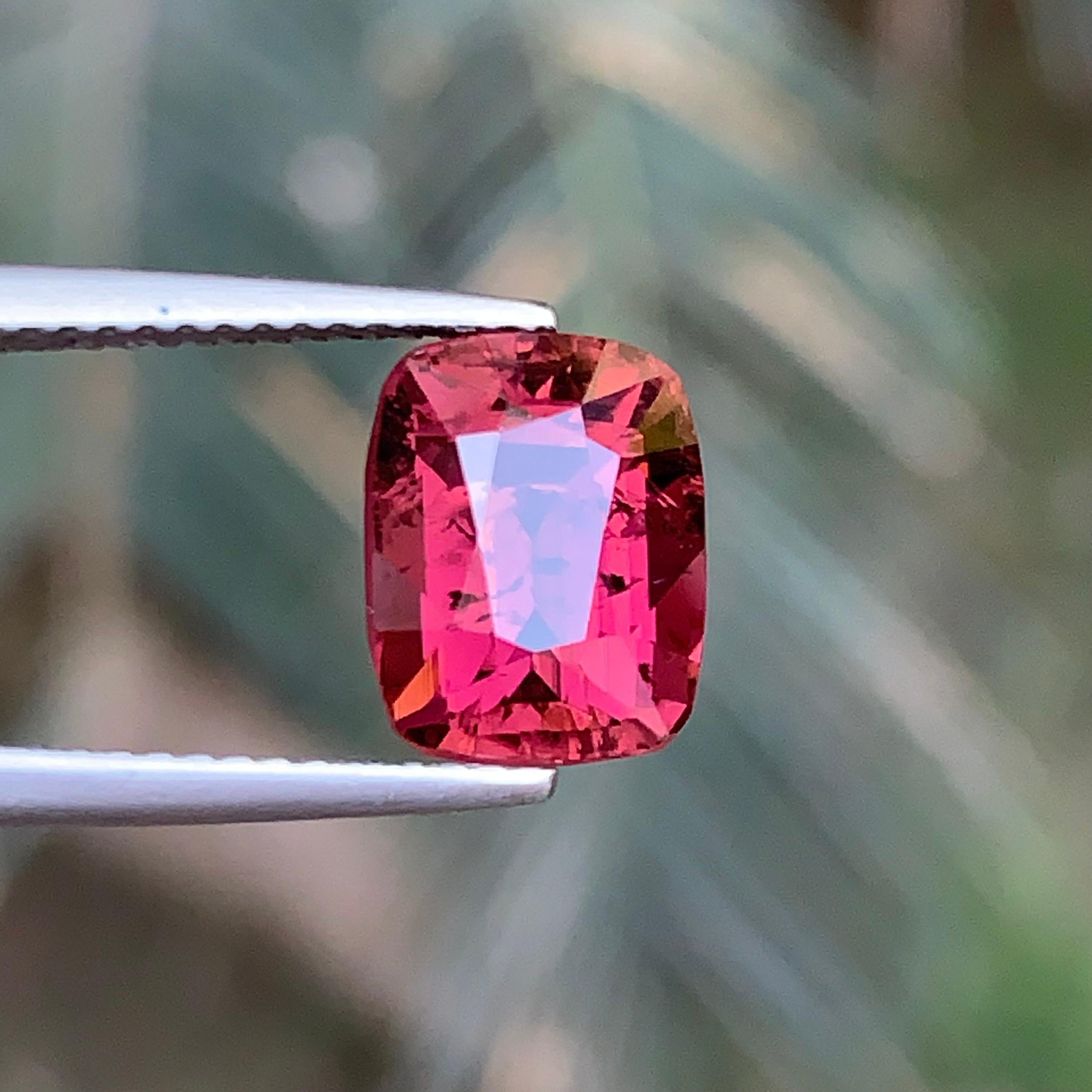 Taille coussin Tourmaline rose foncé 3.73Ct Cushion Cut Natural Loose Gemstone for Ring en vente