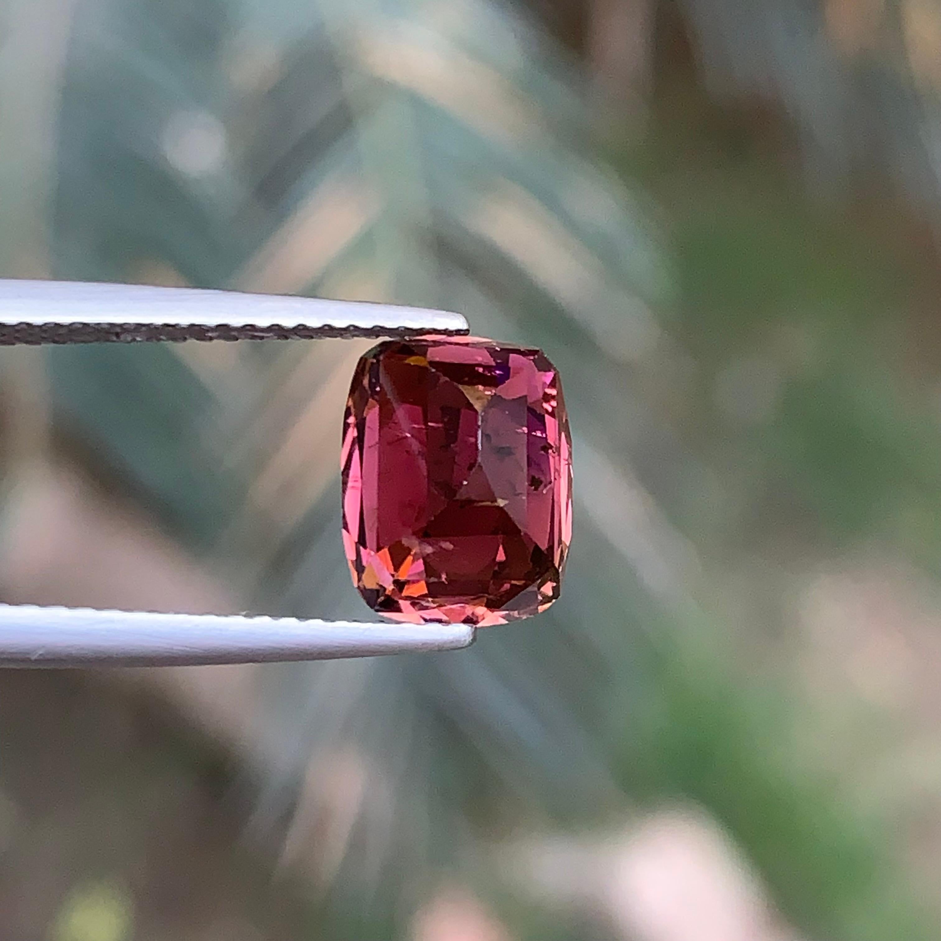 Tourmaline rose foncé 3.73Ct Cushion Cut Natural Loose Gemstone for Ring en vente 3