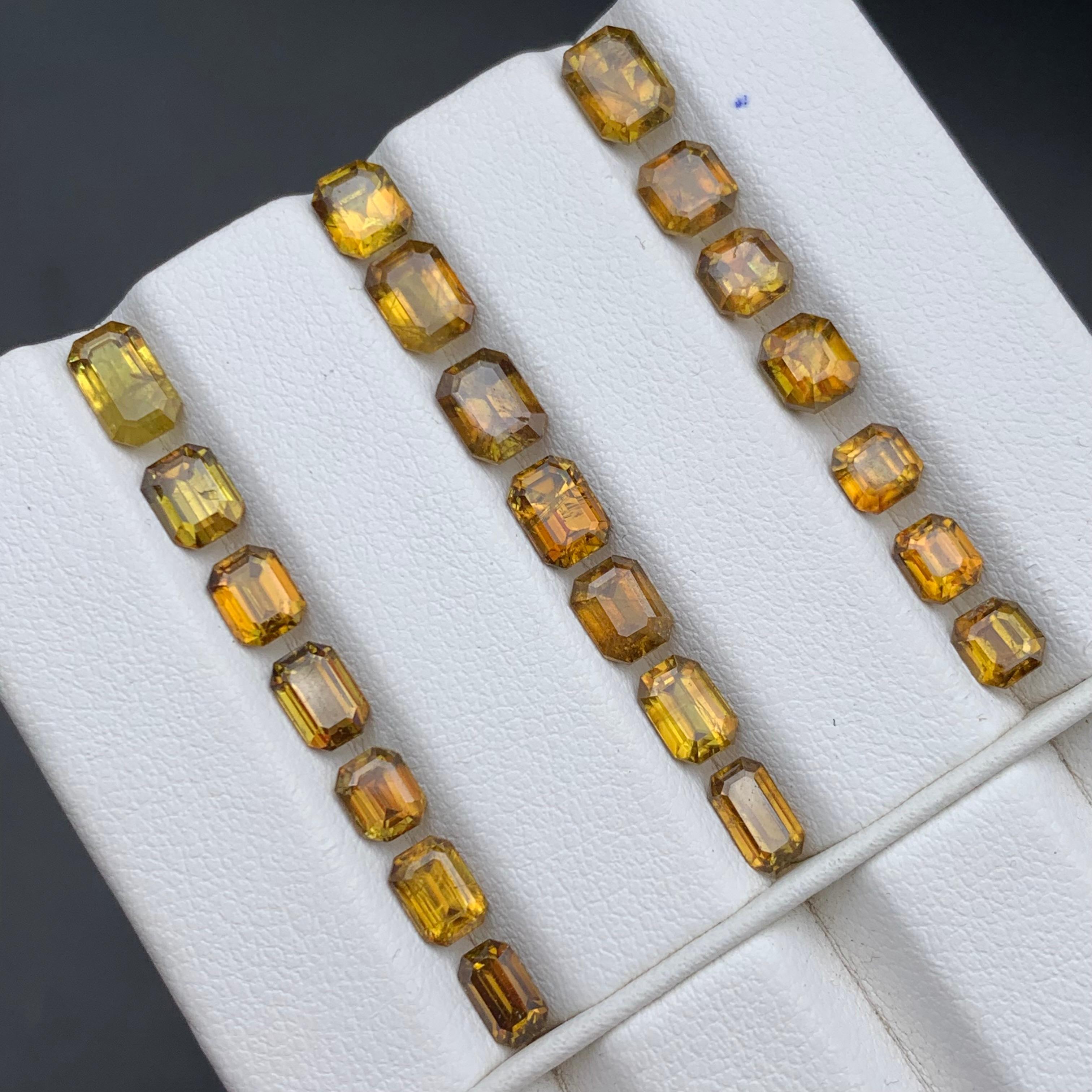 Lot de pierres précieuses en vrac Sphène/Titanite pour bagues, pendentifs, bracelets, ou tout autre type de bijoux - taille coussin !

💎 TYPE DE PIERRE PRÉCIEUSE : Sphène/Titanite
⚖️ POIDS :  13,30 Carats
🪚 SHAPE & CUT : Coupe octogonale
📏 TAILLE