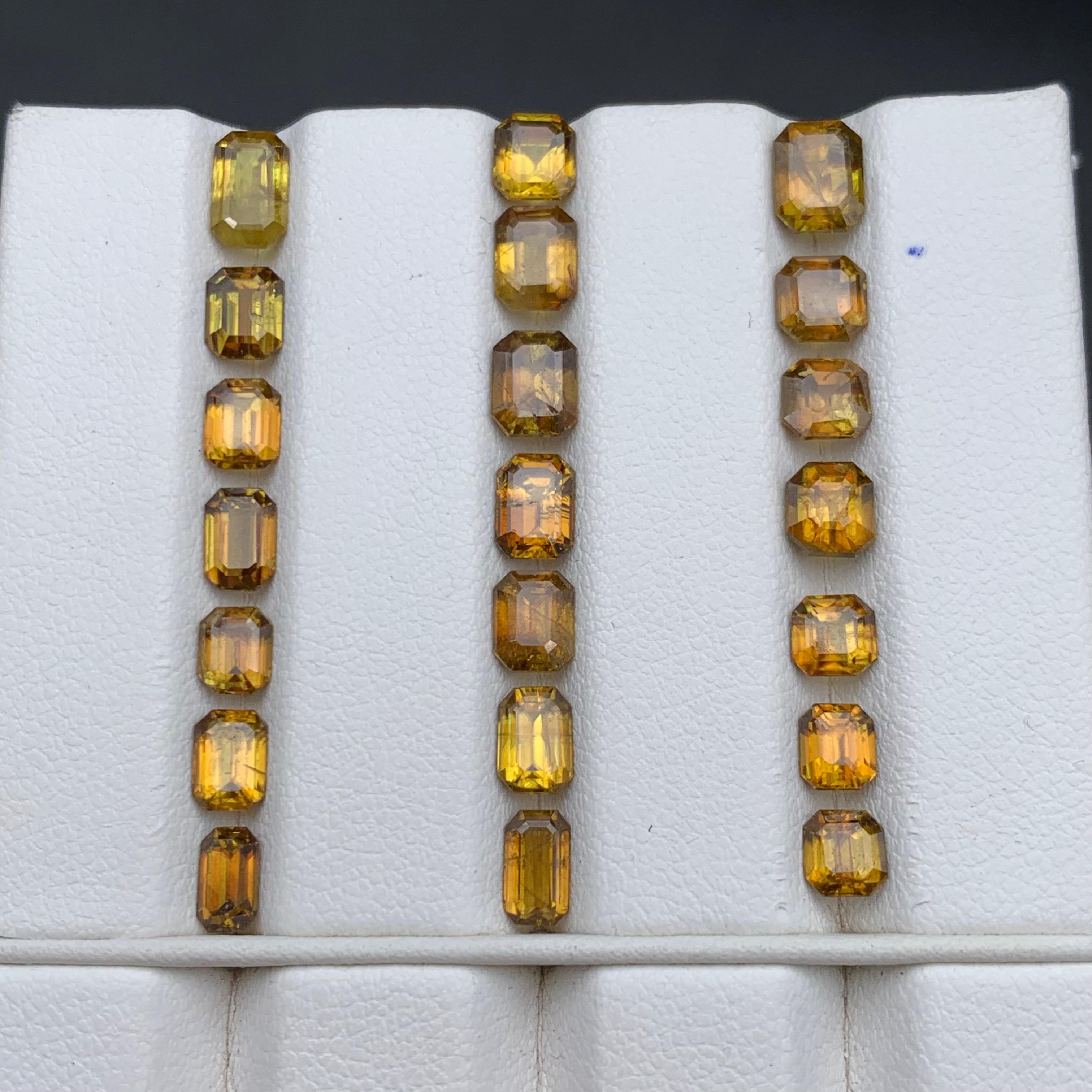 Contemporain Pierres précieuses non serties Sphene/Titanite jaune brunâtre profond Lot 13.30 carats en vente