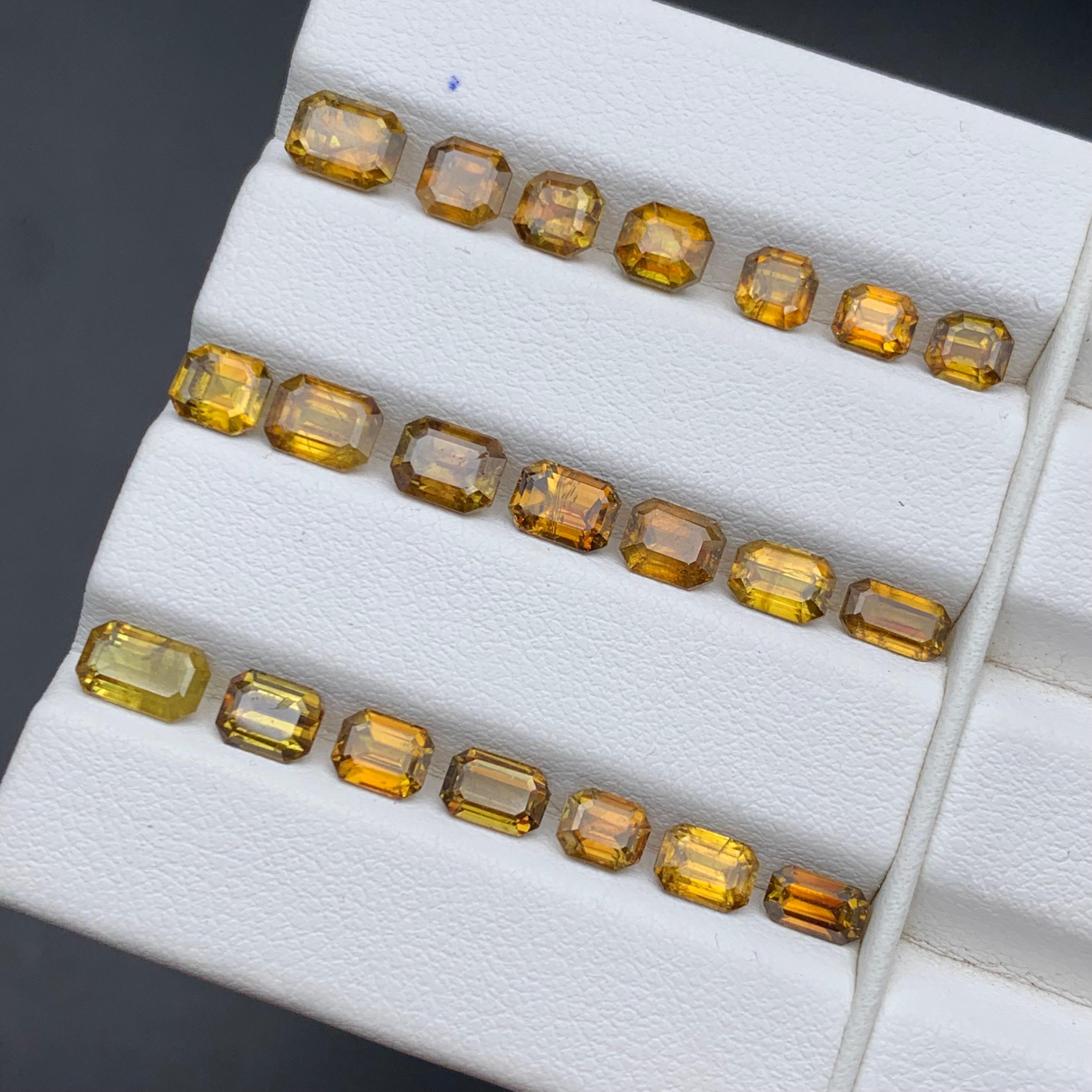 Pierres précieuses non serties Sphene/Titanite jaune brunâtre profond Lot 13.30 carats Unisexe en vente