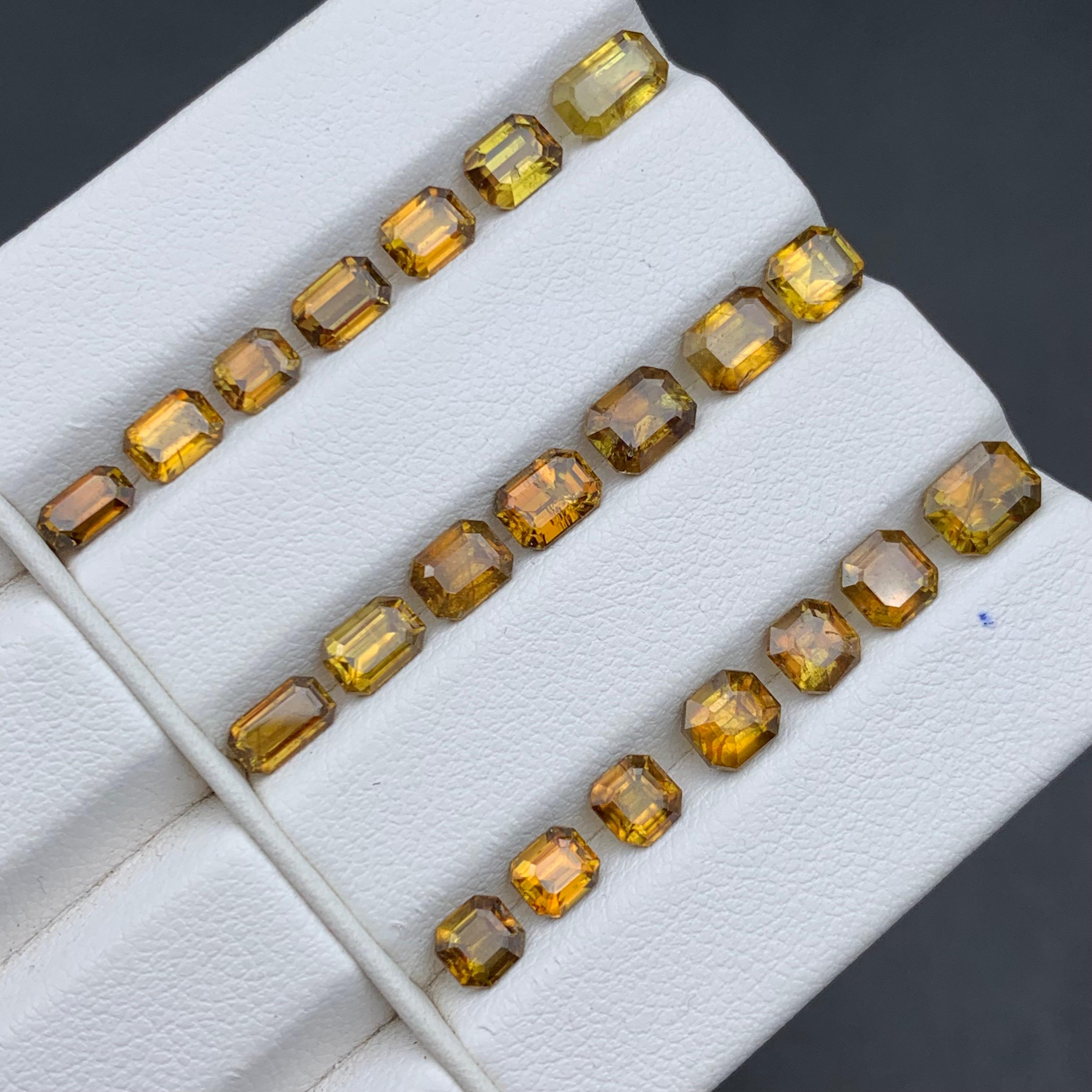 Pierres précieuses non serties Sphene/Titanite jaune brunâtre profond Lot 13.30 carats en vente 3